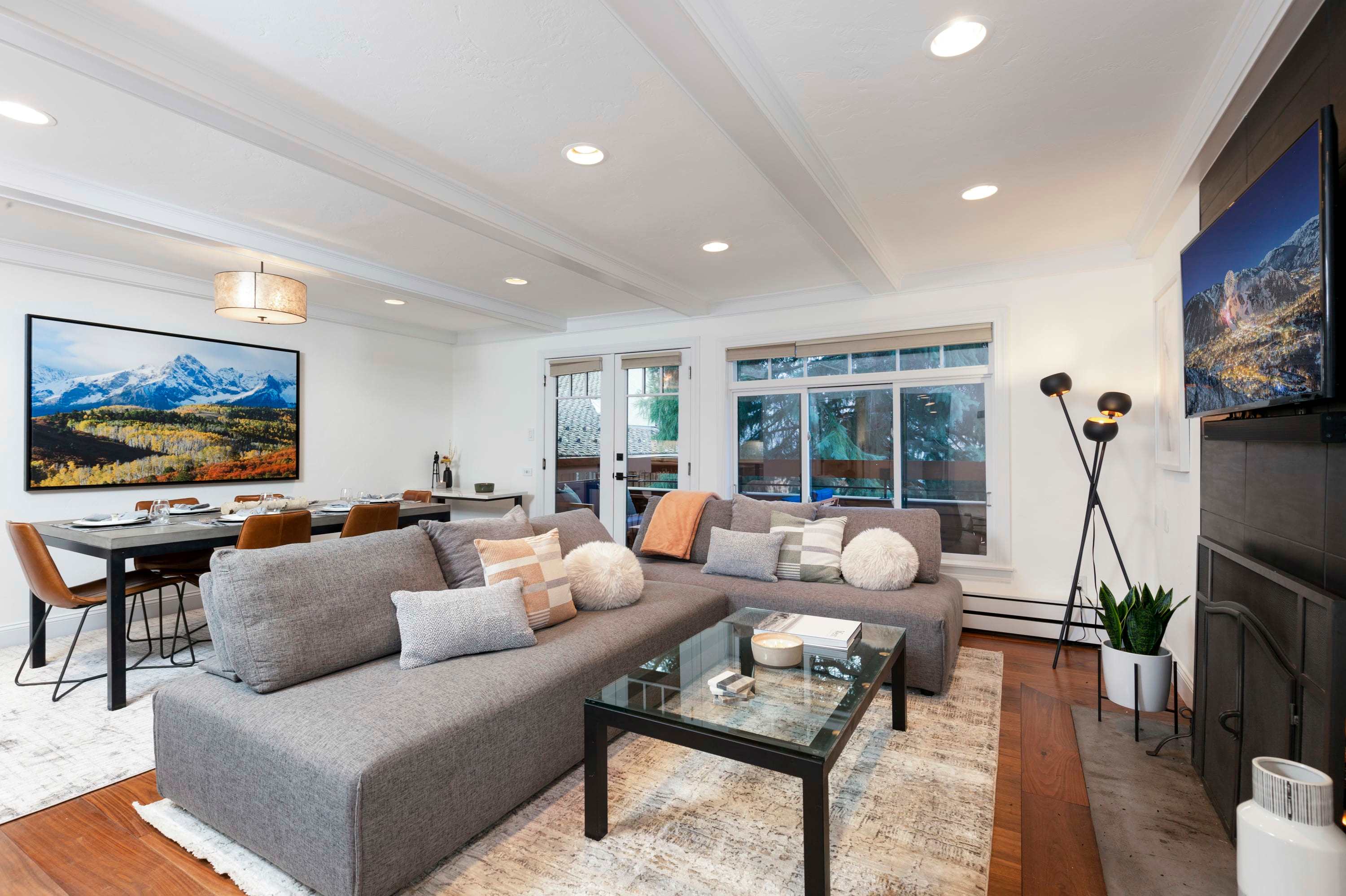 Updated 3BR, 3BA, 1 Block from Gondola!