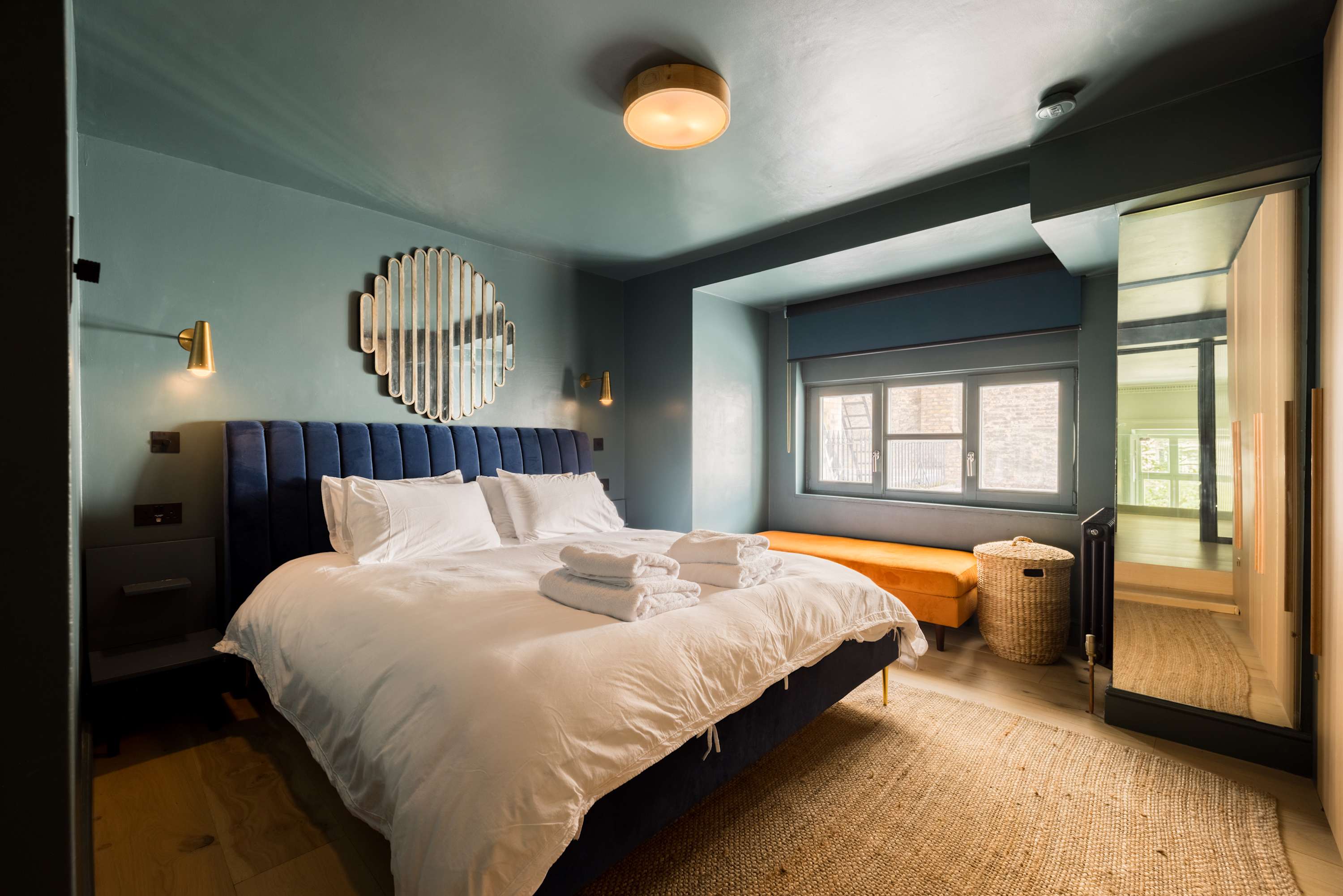 Beautiful Paddington Loft-Style Apartment in Westbourne Terrace 12 W2 3UW - Property image 5 - VivreStays
