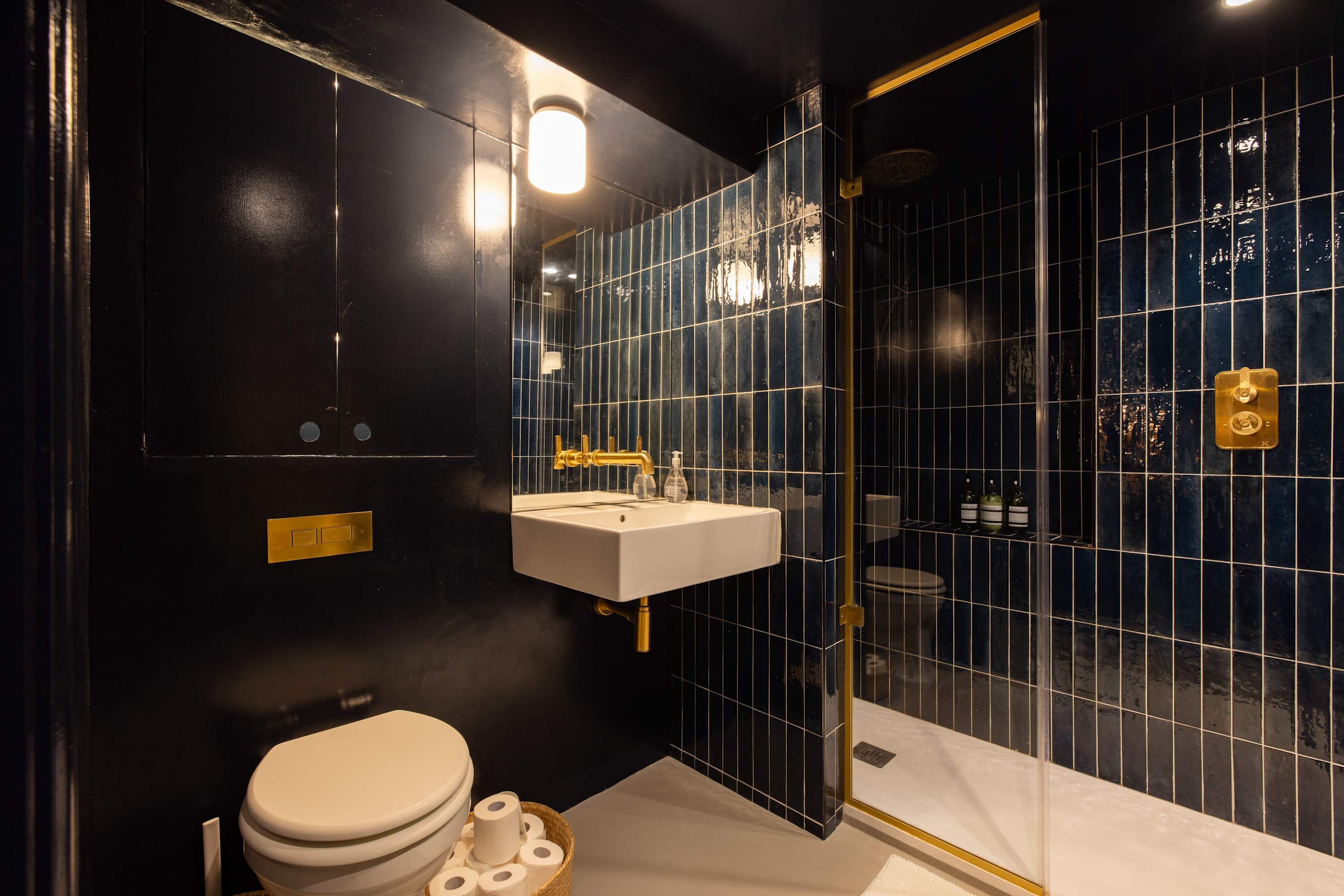 Beautiful Paddington Loft-Style Apartment in Westbourne Terrace 12 W2 3UW - Property image 25 - VivreStays