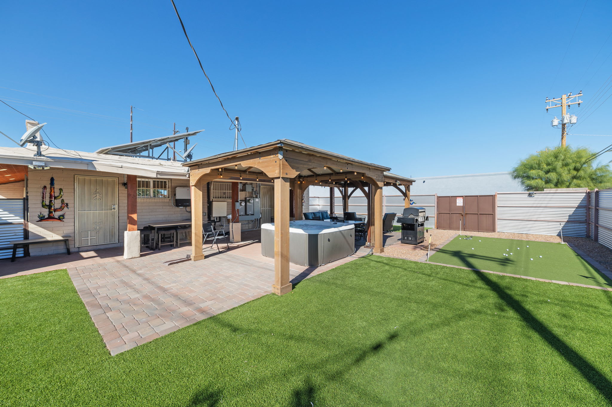 3BR 2BA Jacuzzi Putting Green Near Airport Unit B — Tucson, AZ — vacation rental