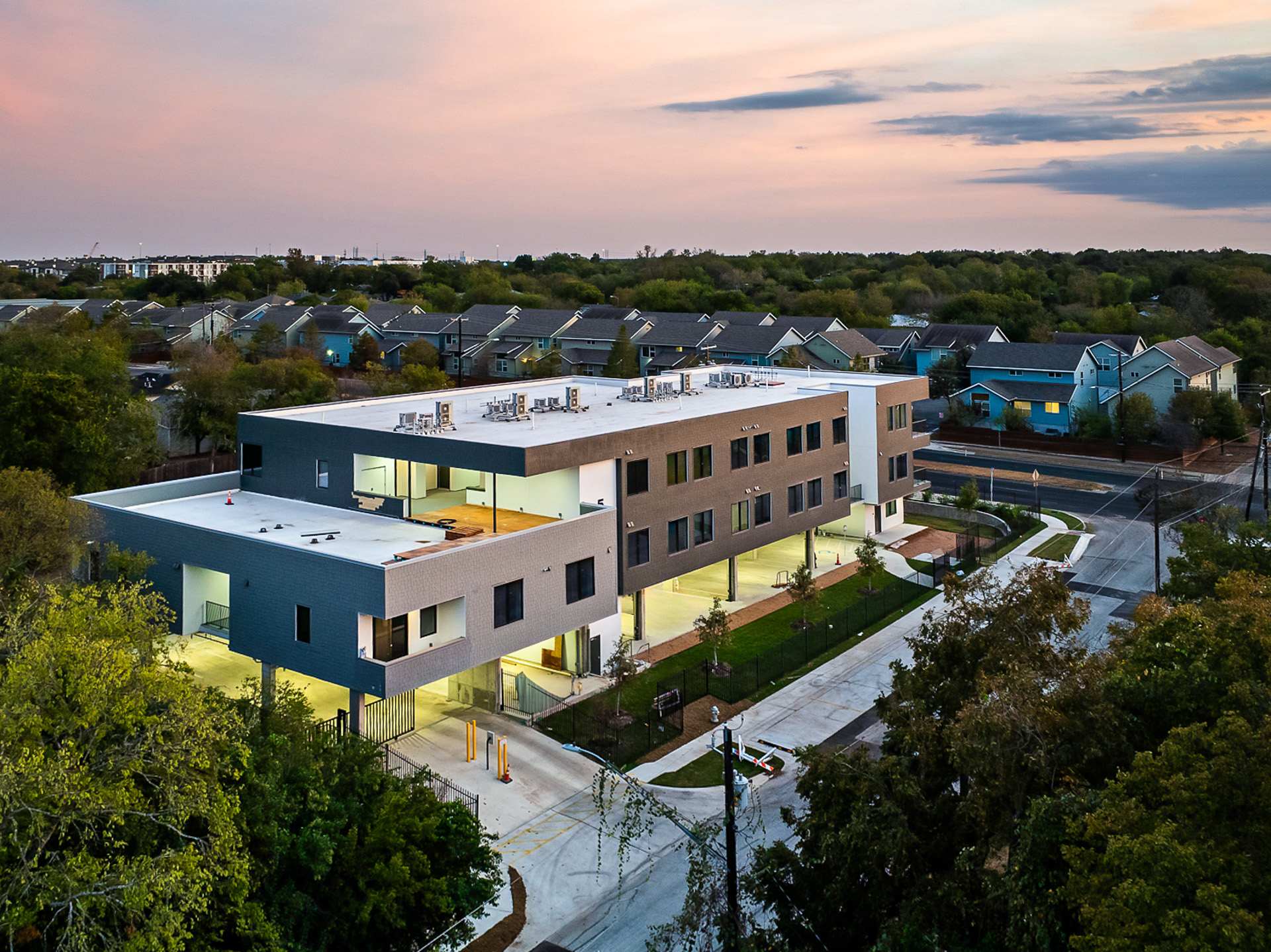 Upstay Newly Renovated Modern Apartment near SoCo 4