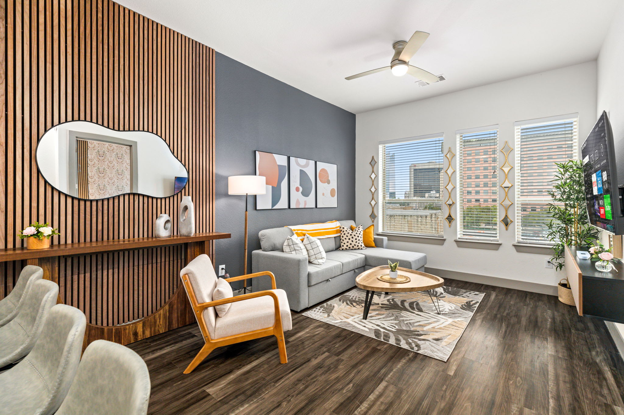 Luxe Flat w/ Pool & Free Parking•Walk to Riverwalk — San Antonio, TX — vacation rental