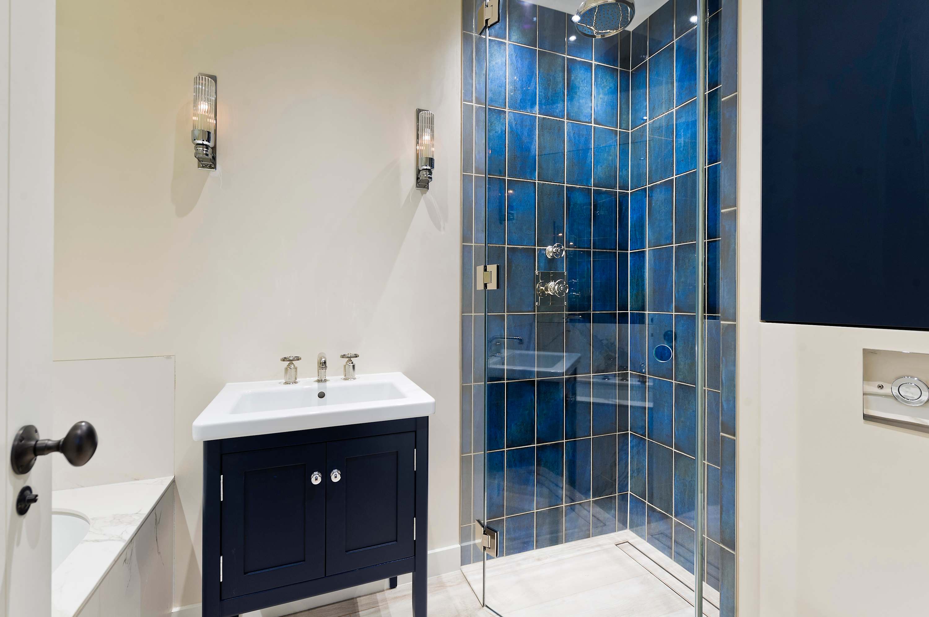 5 Bed House w/ indoor pool, sauna & private garden - Fulham in Fulham Palace Road SW6 6UB - Property image 45 - VivreStays