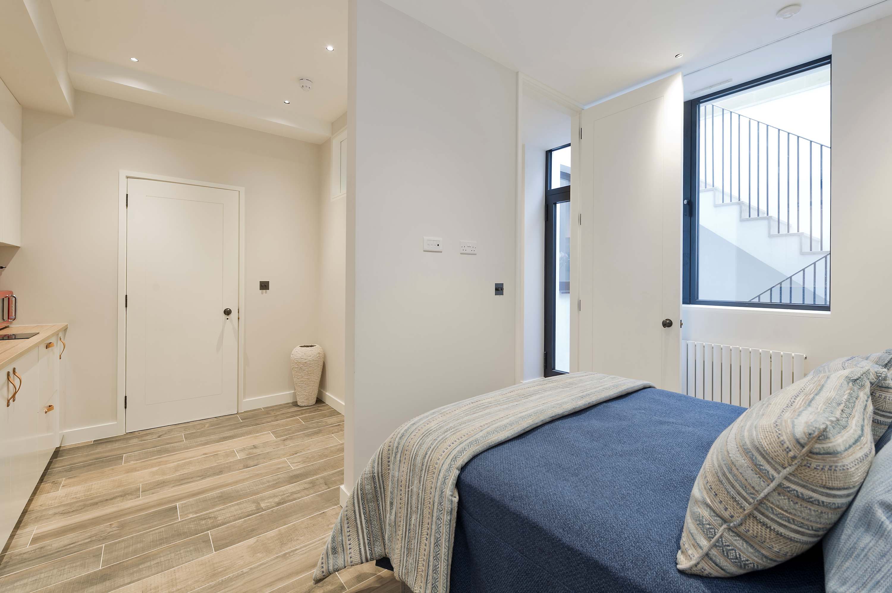 5 Bed House w/ indoor pool, sauna & private garden - Fulham in Fulham Palace Road SW6 6UB - Property image 43 - VivreStays