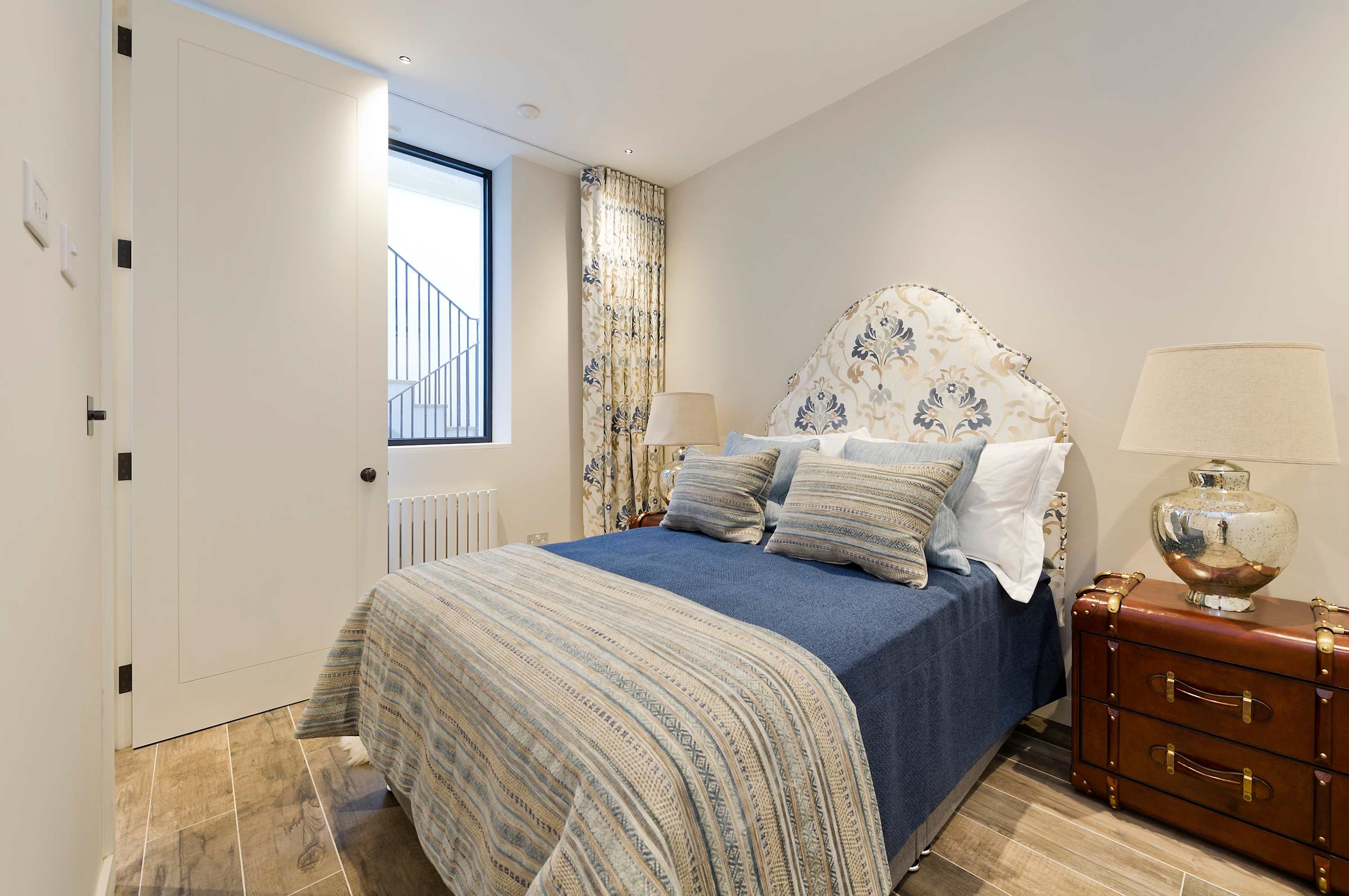 5 Bed House w/ indoor pool, sauna & private garden - Fulham in Fulham Palace Road SW6 6UB - Property image 40 - VivreStays
