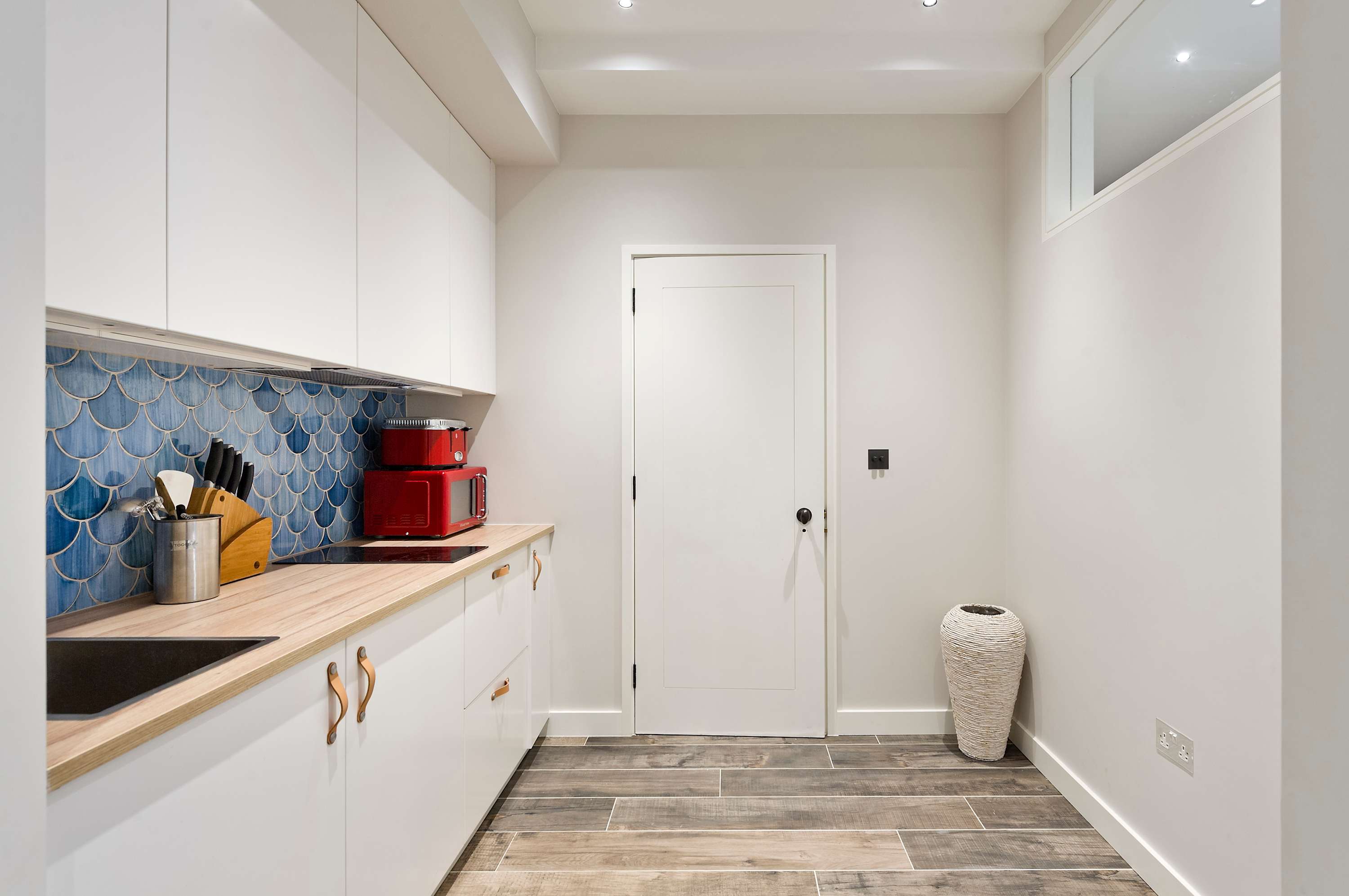 5 Bed House w/ indoor pool, sauna & private garden - Fulham in Fulham Palace Road SW6 6UB - Property image 42 - VivreStays