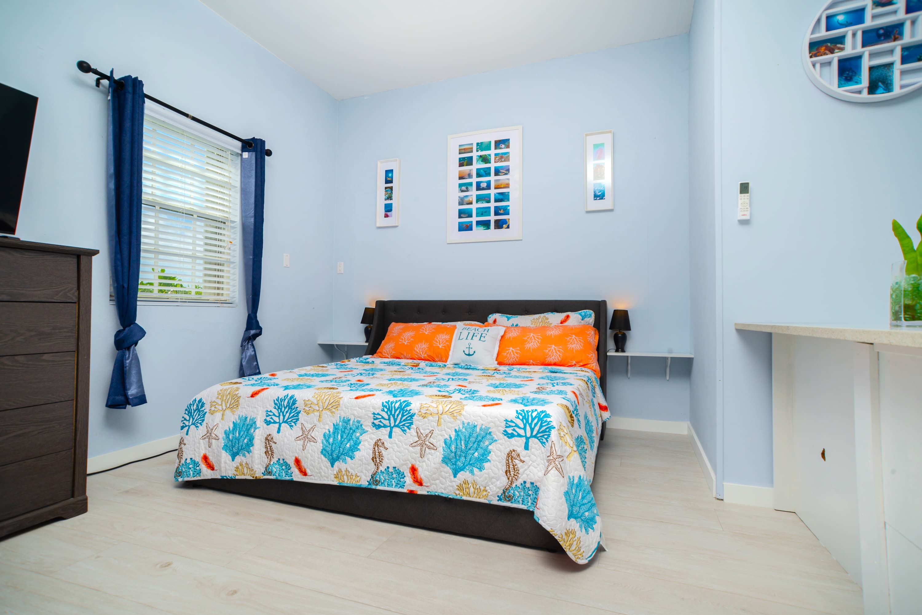 Lovely Studio Apt Near Ocean w/ Private Deck + BBQ — East End, East End — vacation rental