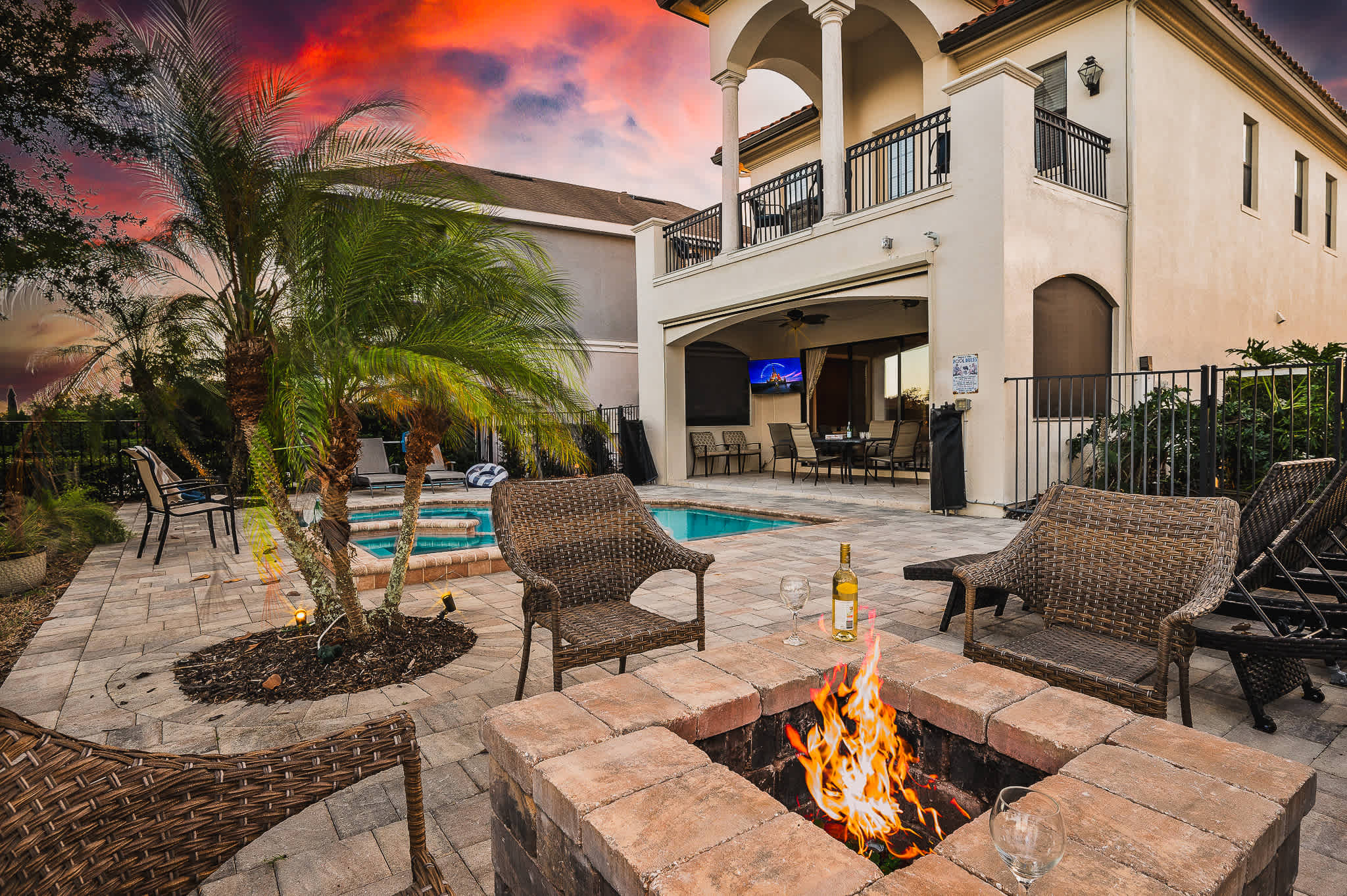Bright 5BR retreat w/ pool & fire pit
