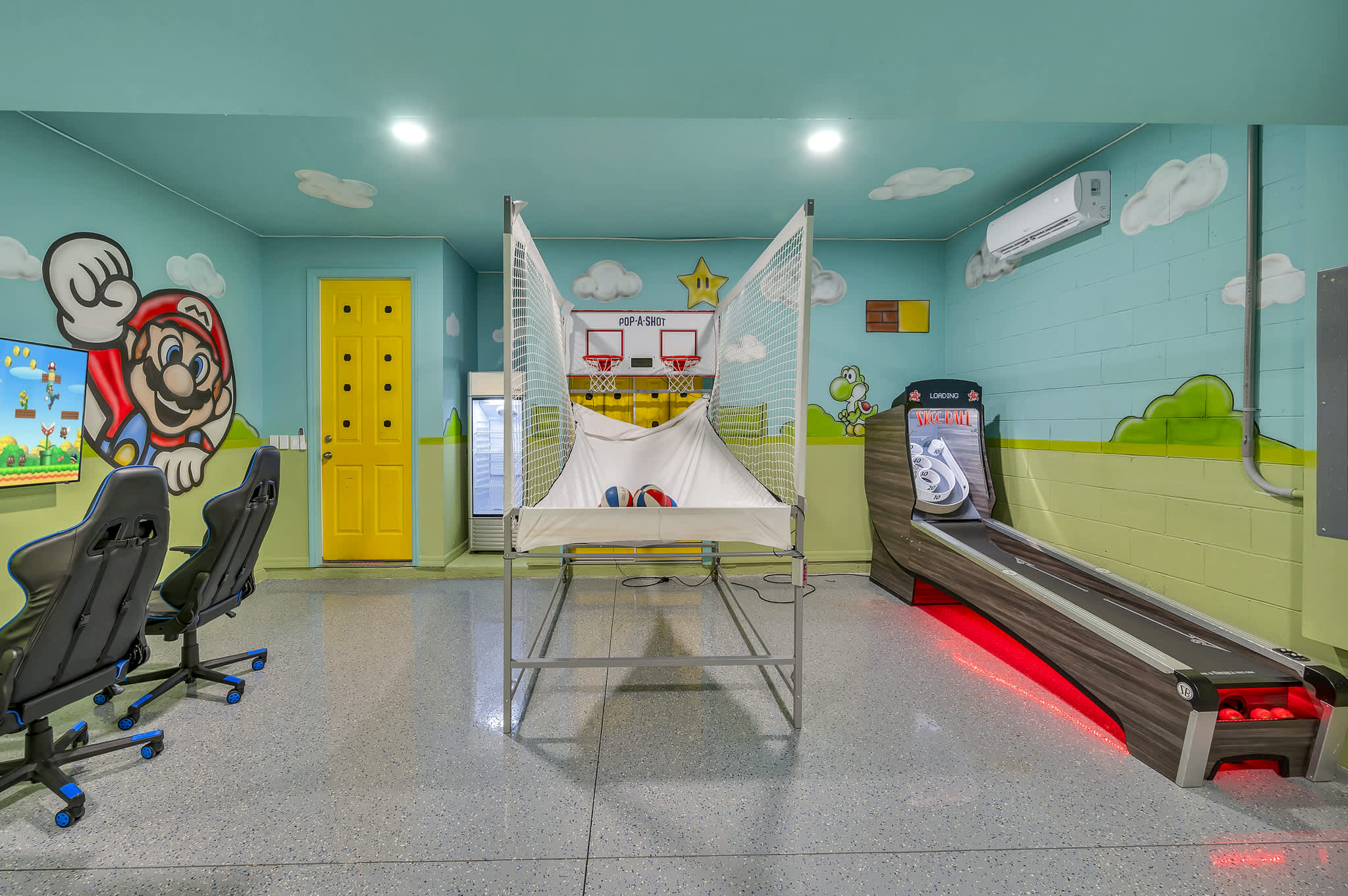 Spacious villa near Disney w/ game room & heated pool