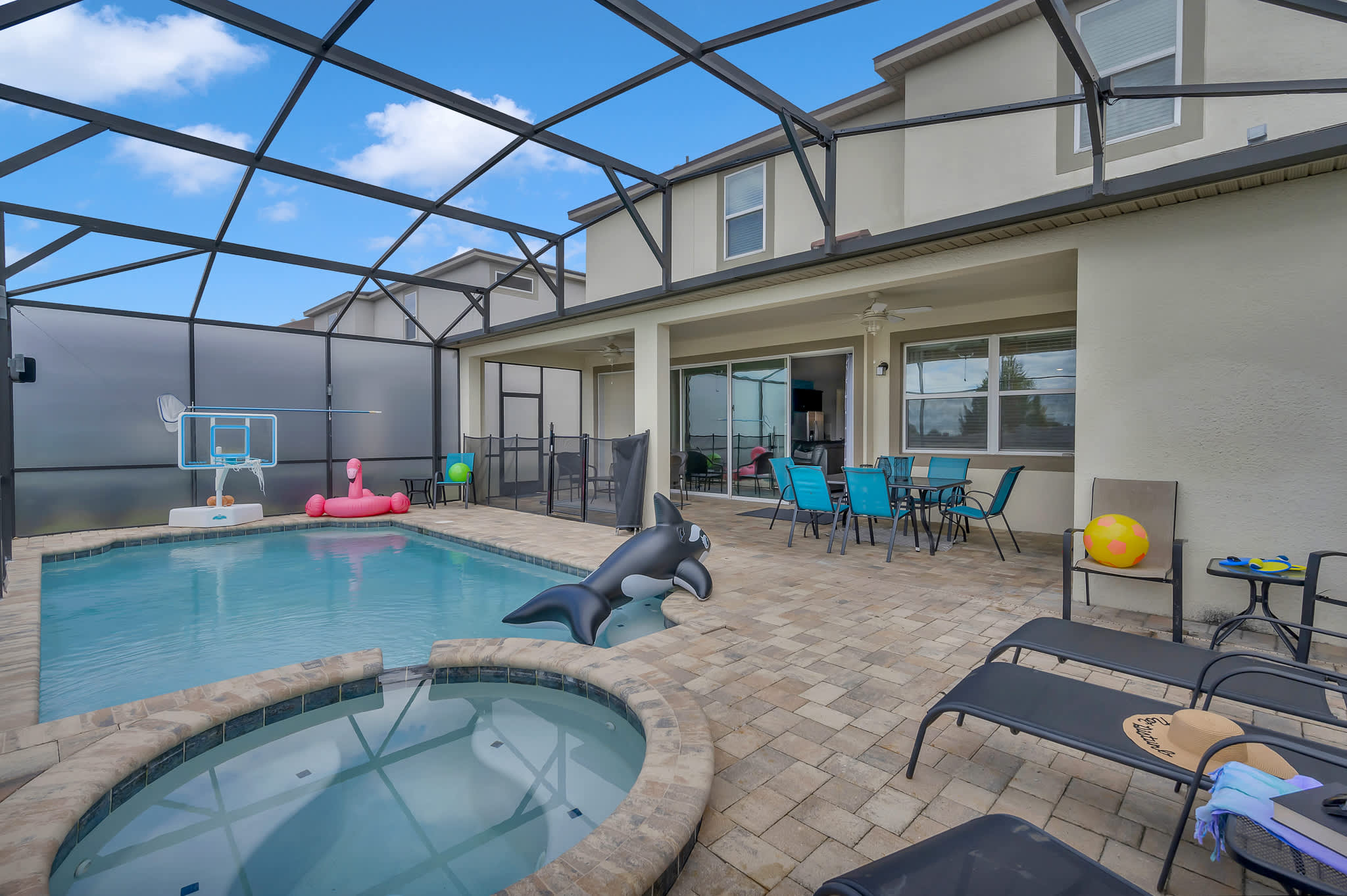 Spacious villa near Disney w/ game room & heated pool