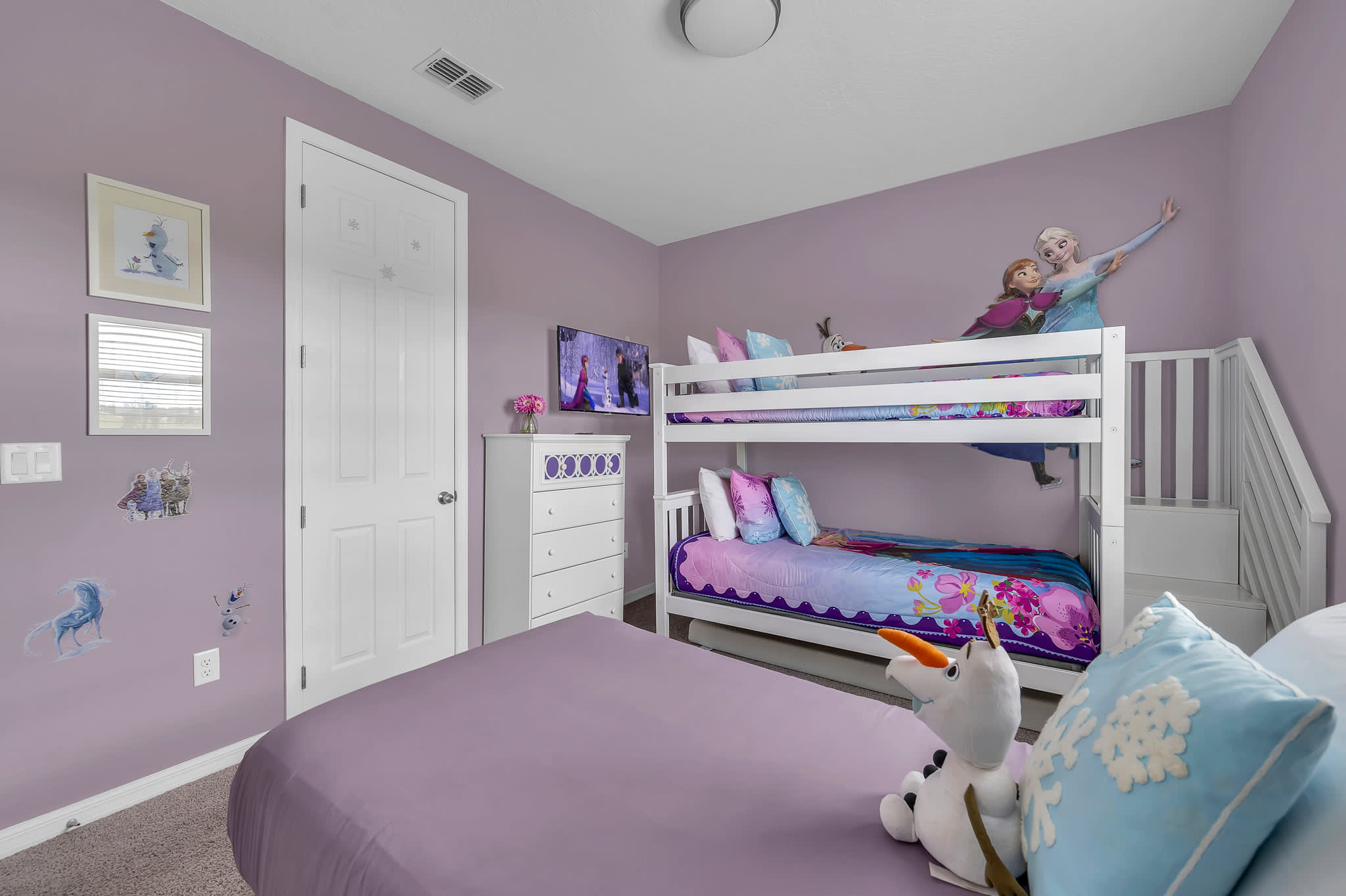 Spacious villa near Disney w/ game room & heated pool