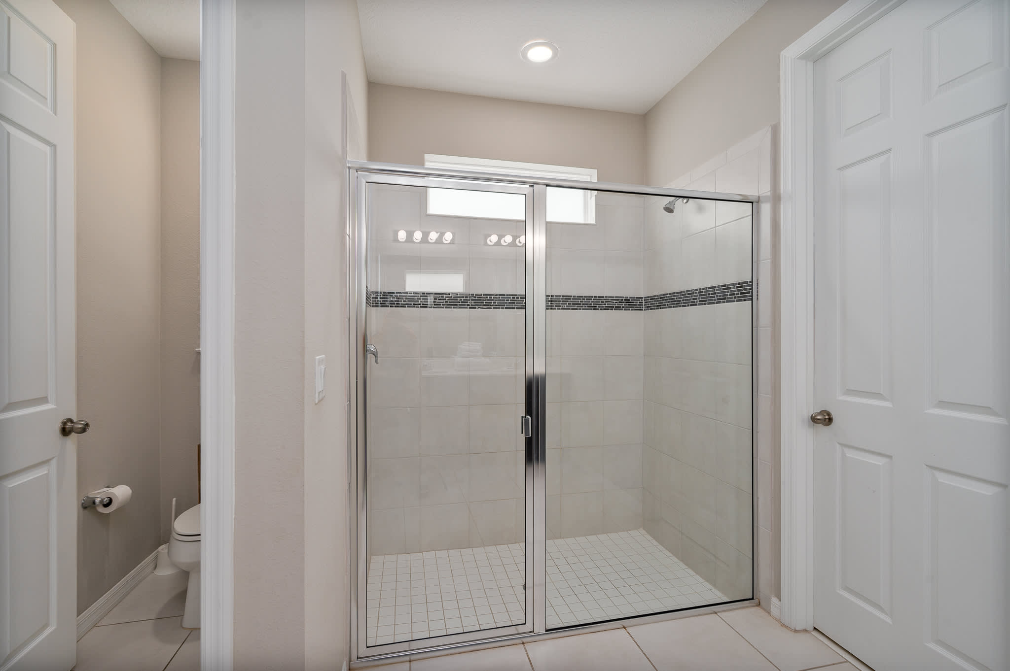 Spacious villa near Disney w/ game room & heated pool