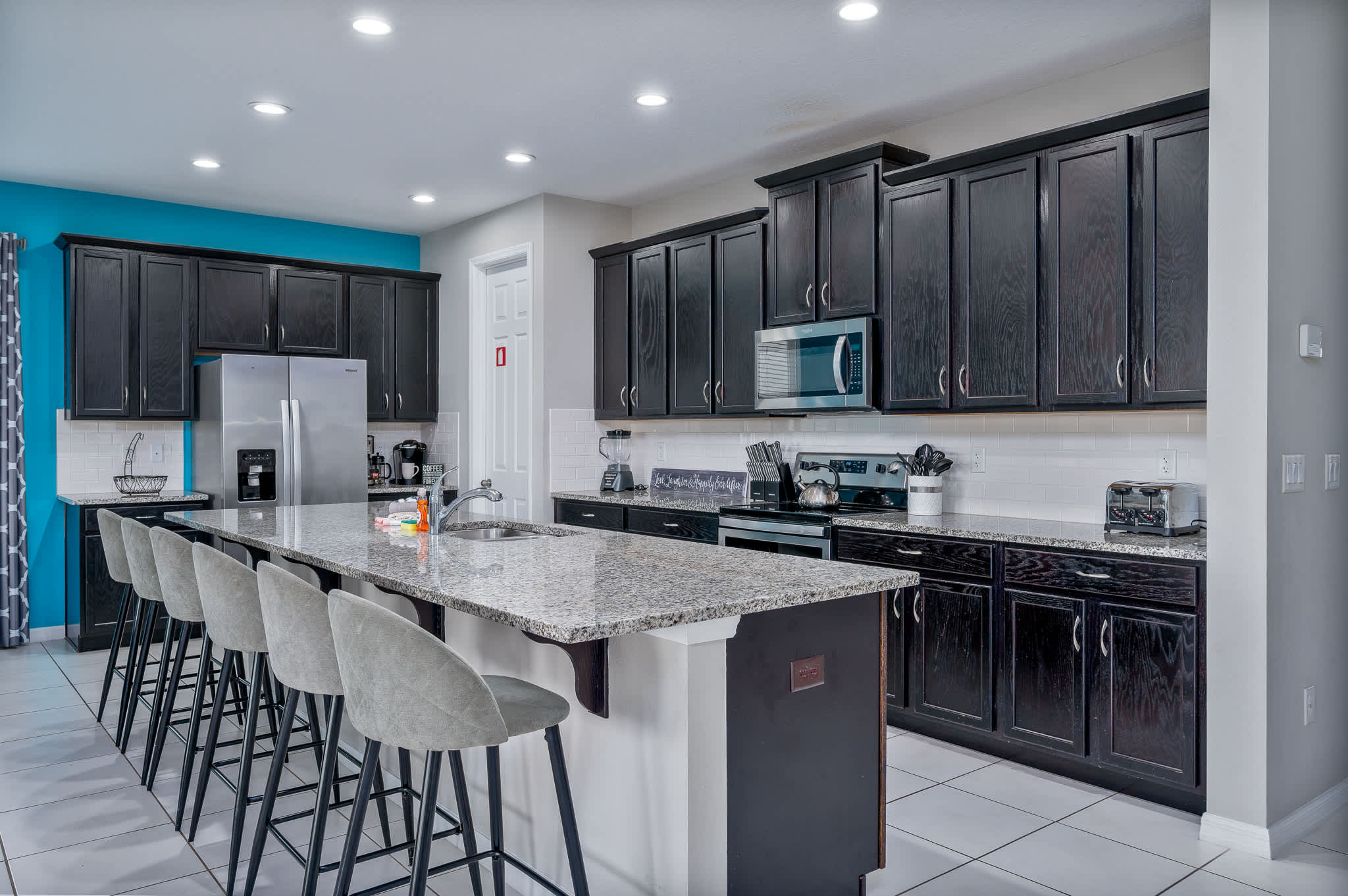 Spacious villa near Disney w/ game room & heated pool