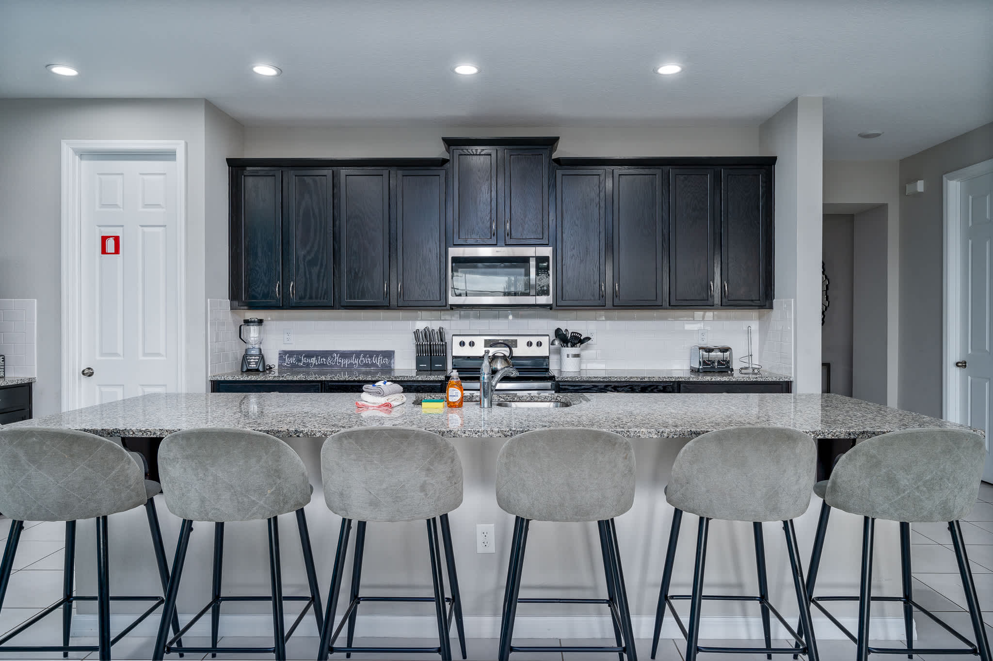 Spacious villa near Disney w/ game room & heated pool