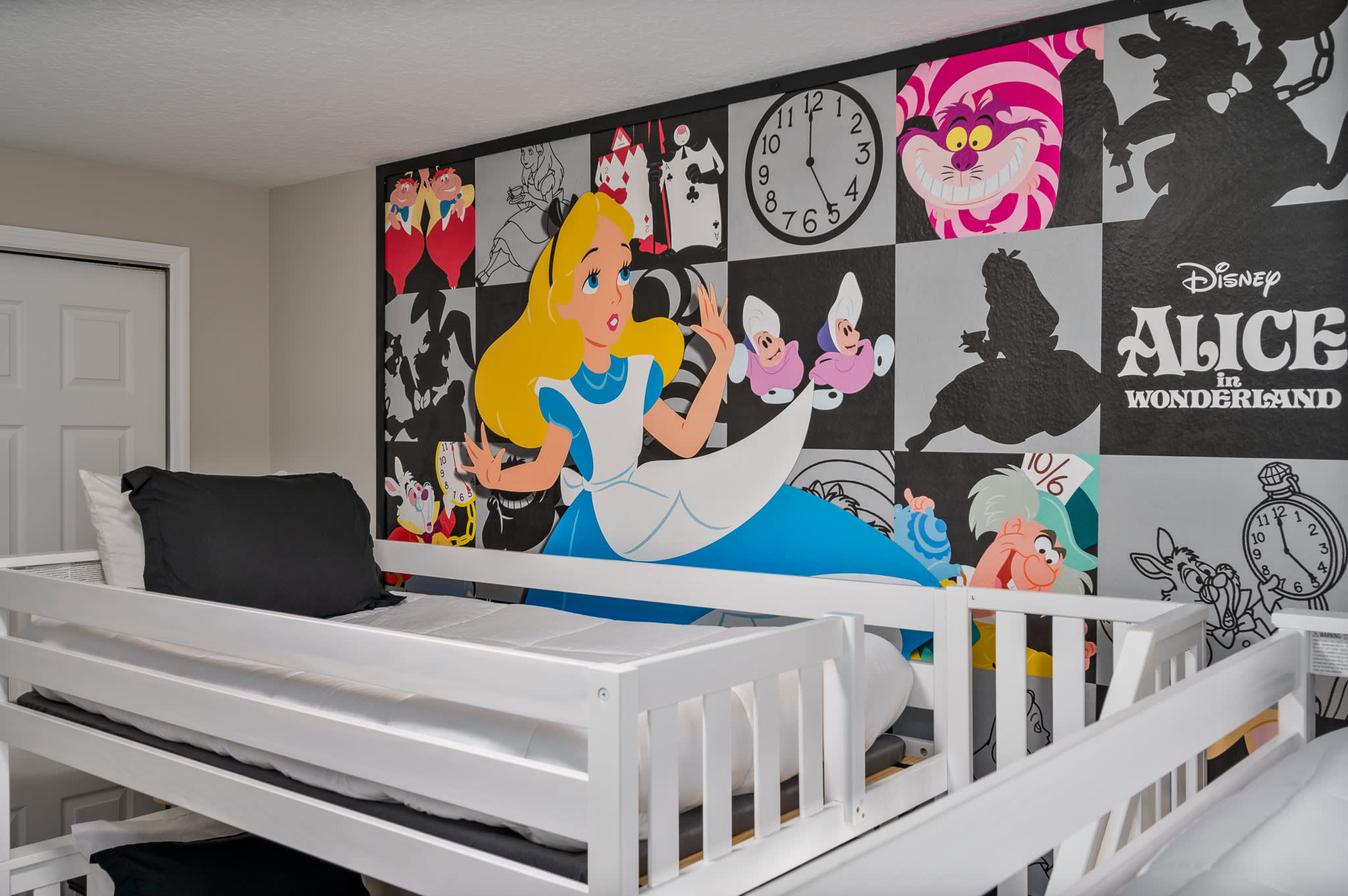 Spacious villa near Disney w/ game room & heated pool