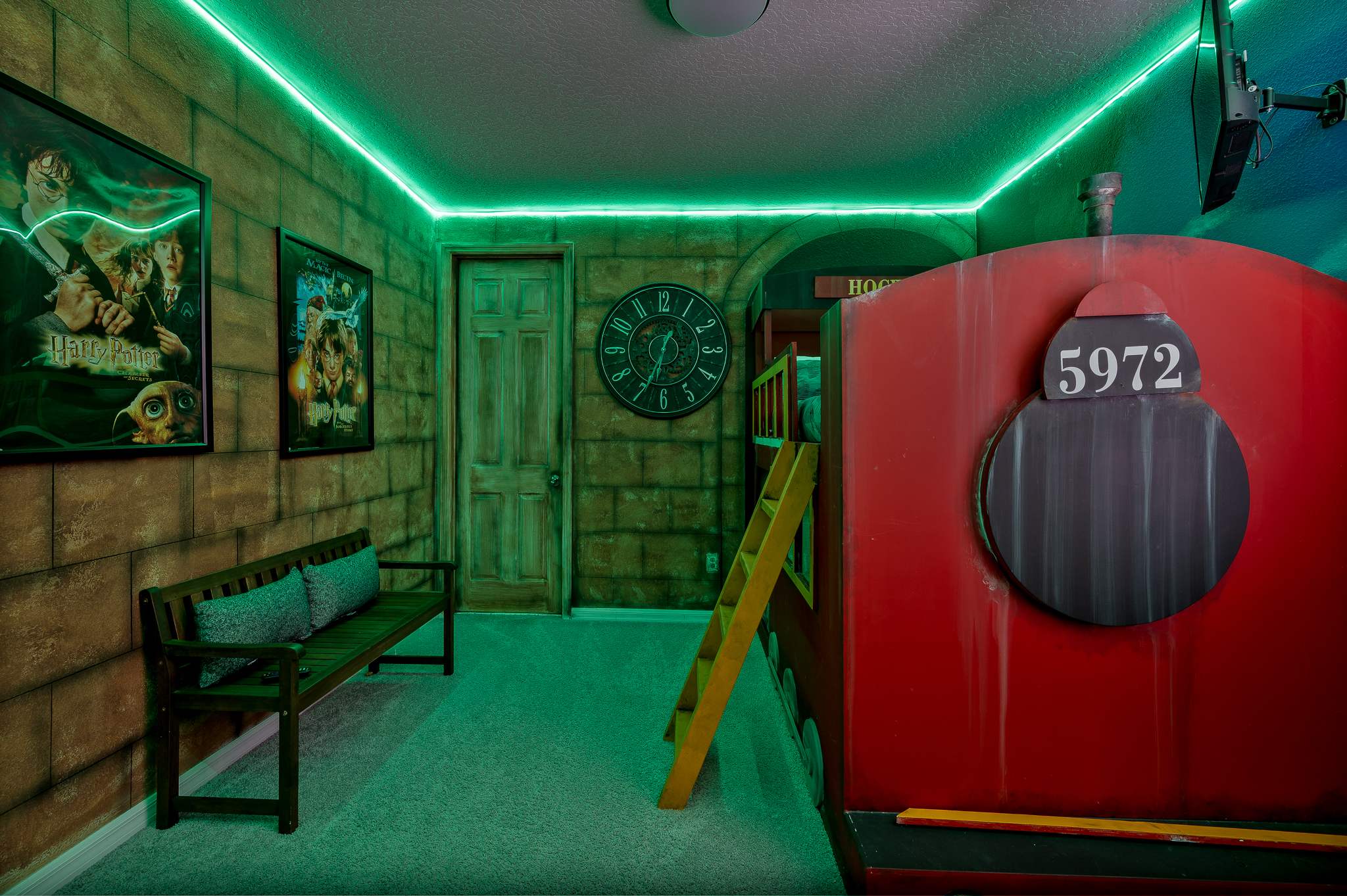 Spacious villa near Disney w/ game room & heated pool