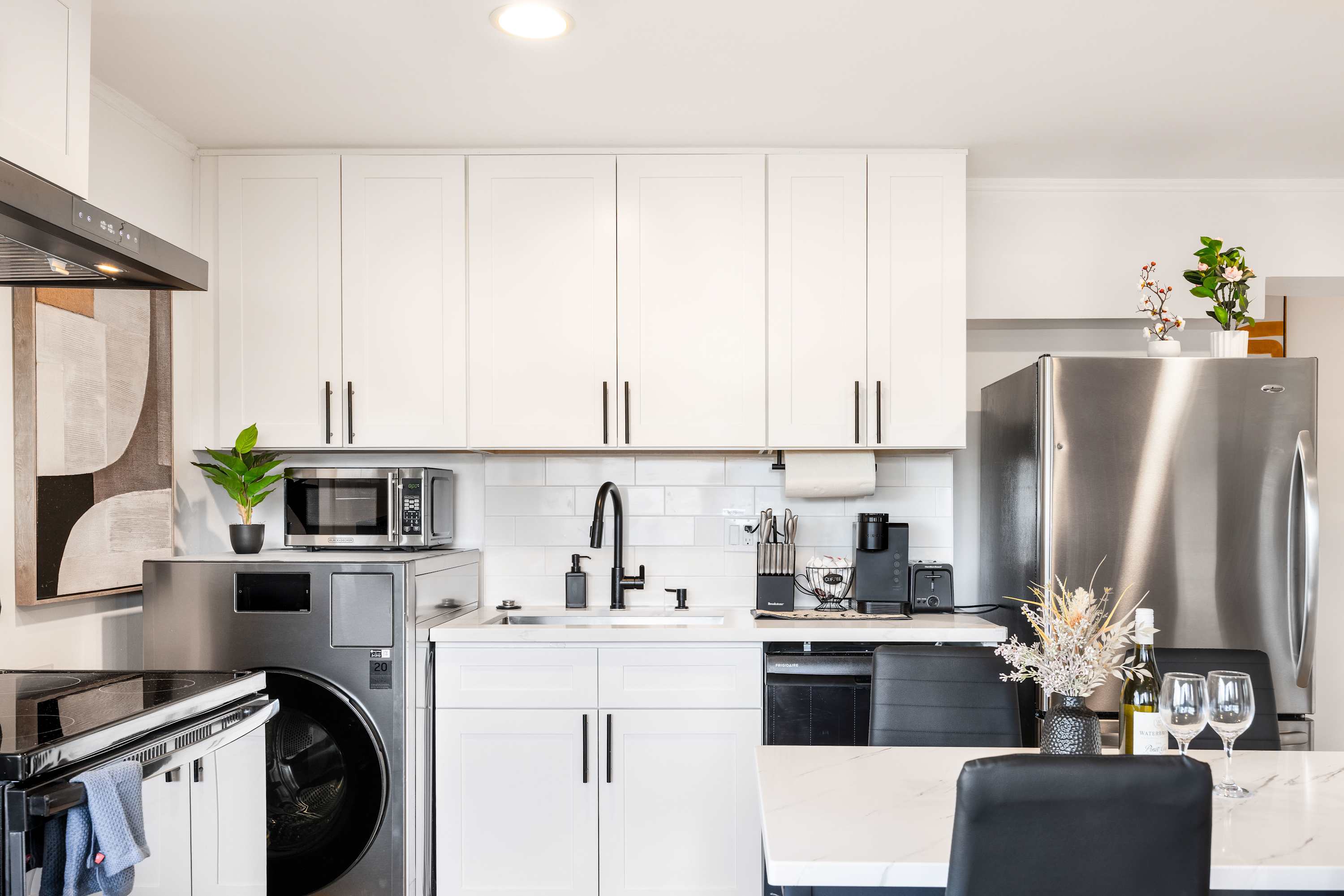 Modern 2BR • Near DT + Stadiums • Parking