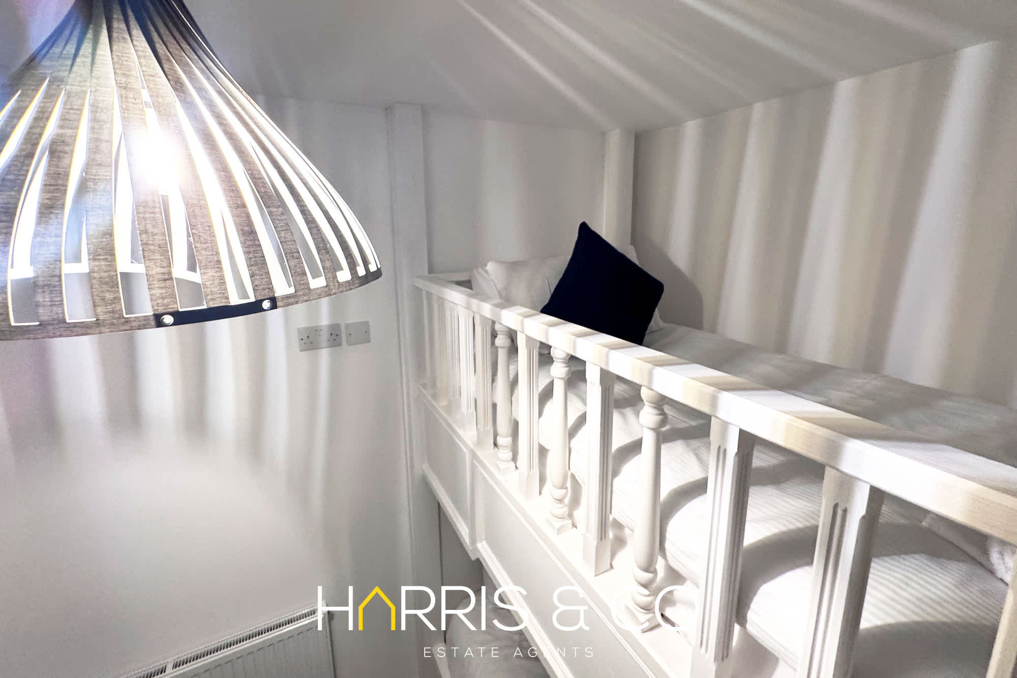 The New Sandpiper - A Sea View Retreat in The Esplanade 25 FY7 6HF - Property image 18 - VivreStays