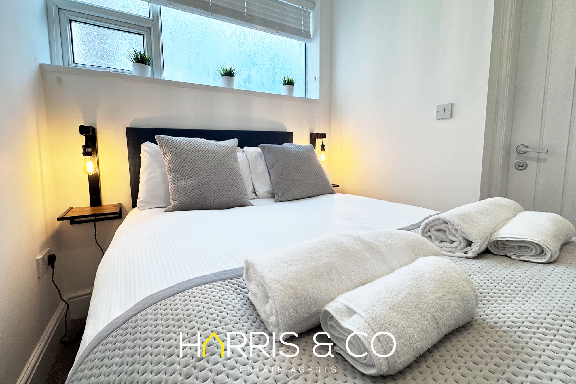 The New Sandpiper - A Sea View Retreat in The Esplanade 25 FY7 6HF - Property image 12 - VivreStays