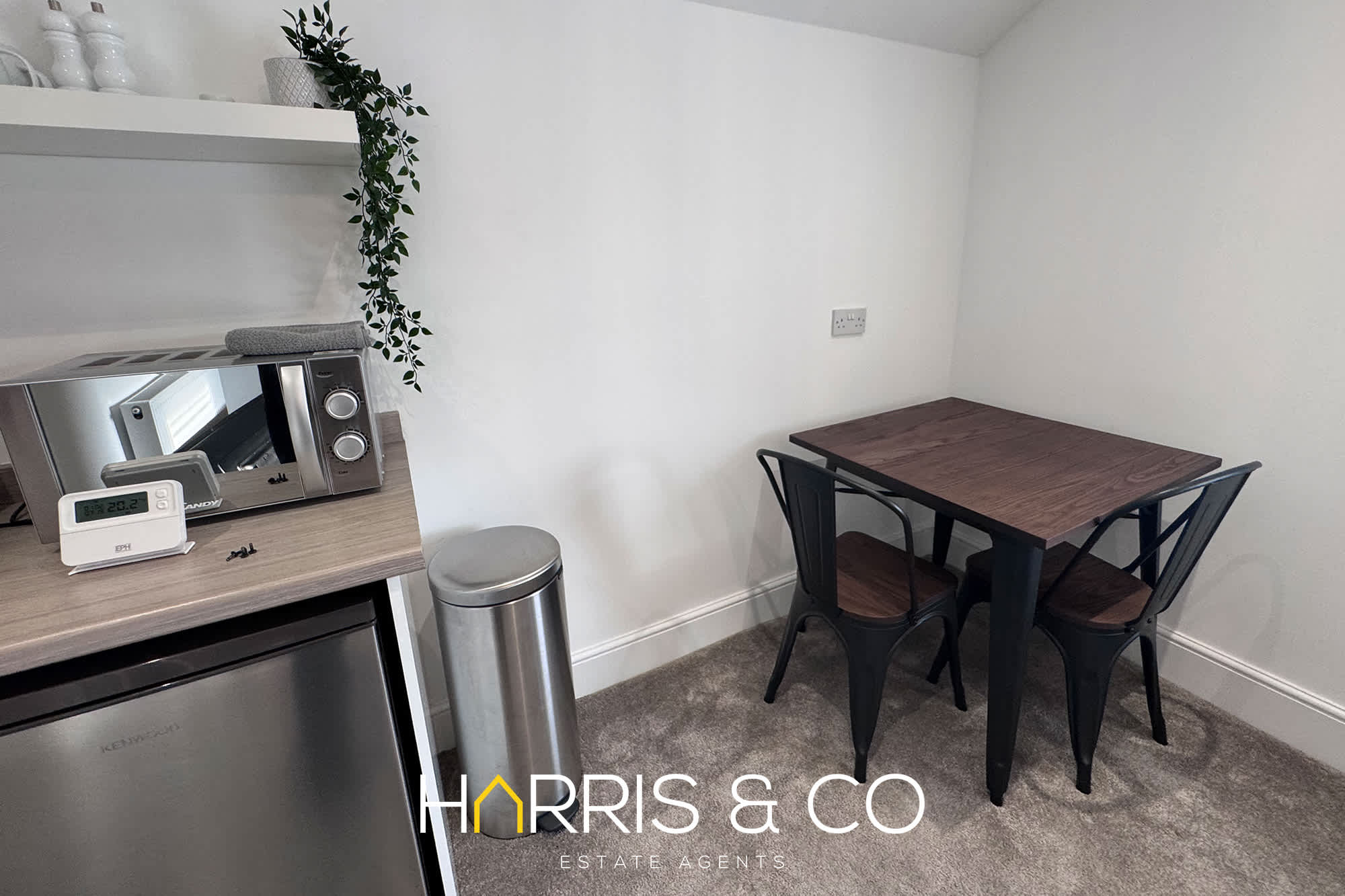 The Little Tern - A Cosy Coastal Retreat in The Esplanade 25 FY7 6HF - Property image 8 - VivreStays