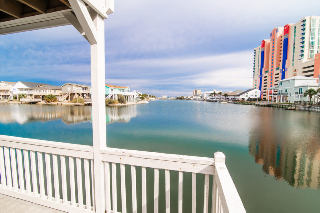 Crab Crest Waterfront House 2 Blocks to Beach