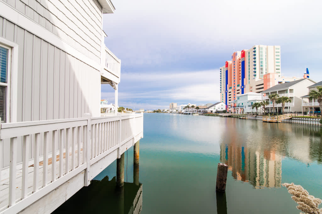 Crab Crest Waterfront House 2 Blocks to Beach