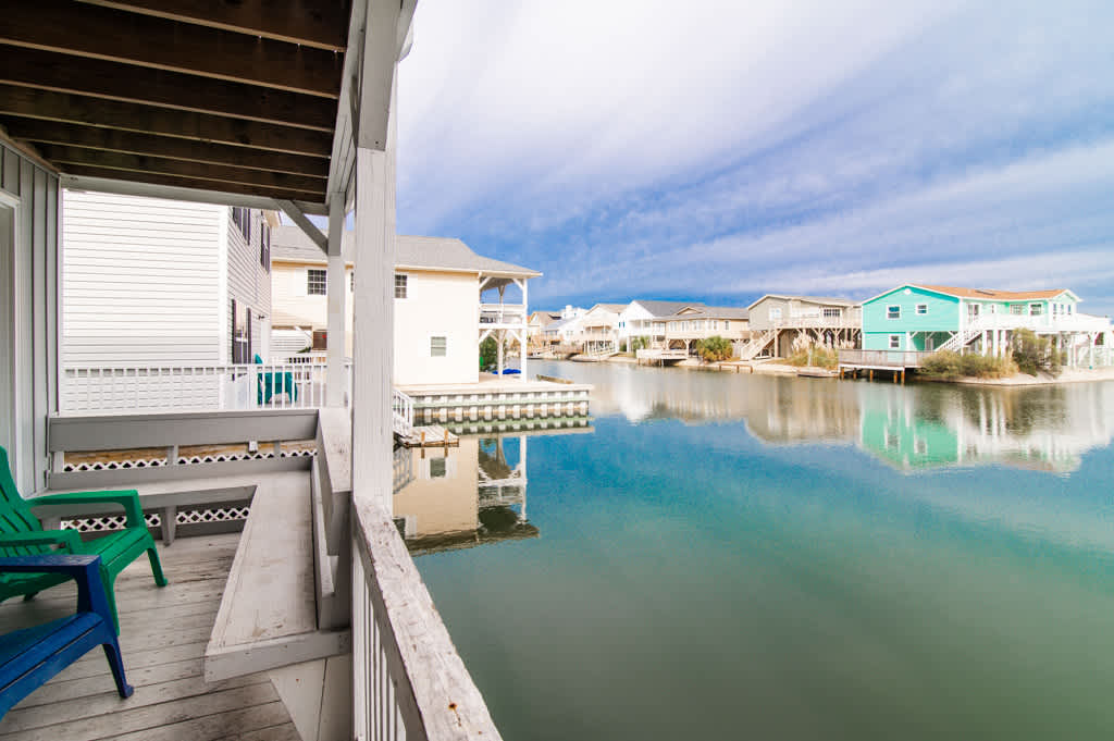 Crab Crest Waterfront House 2 Blocks to Beach