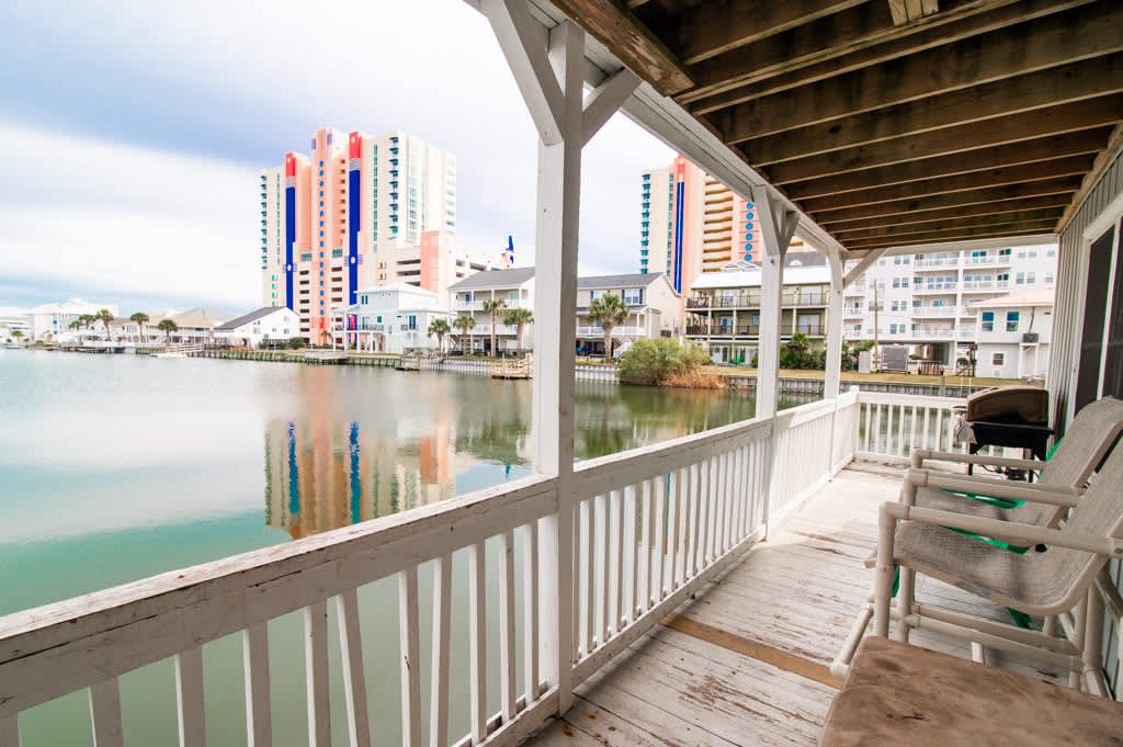 Crab Crest Waterfront House 2 Blocks to Beach