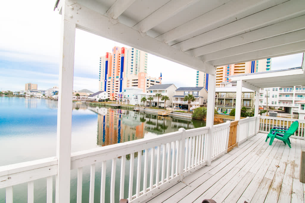 Crab Crest Waterfront House 2 Blocks to Beach