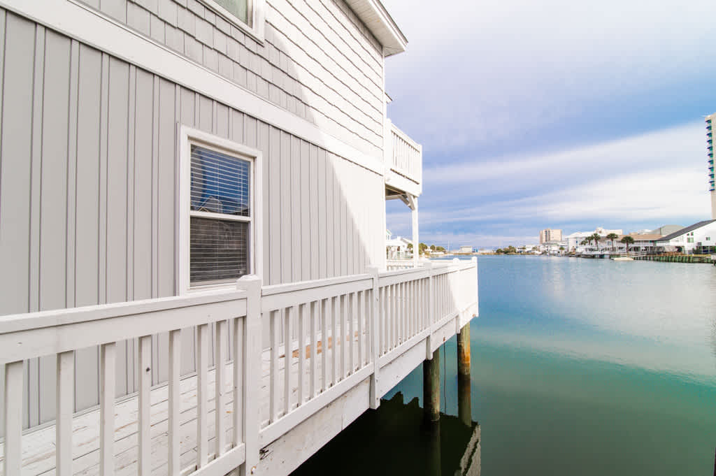 Crab Crest Waterfront House 2 Blocks to Beach