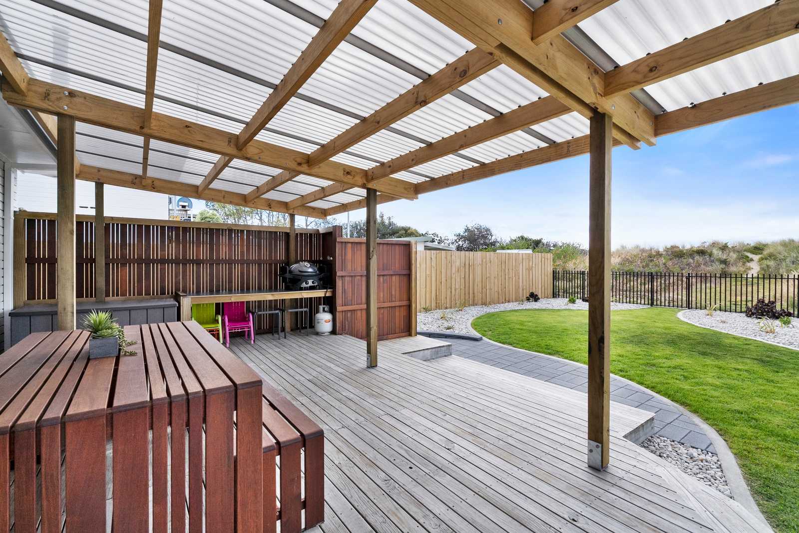 Beachfront Getaway with Modern Amenities - Comfort. — Lauderdale, Tasmania — vacation rental