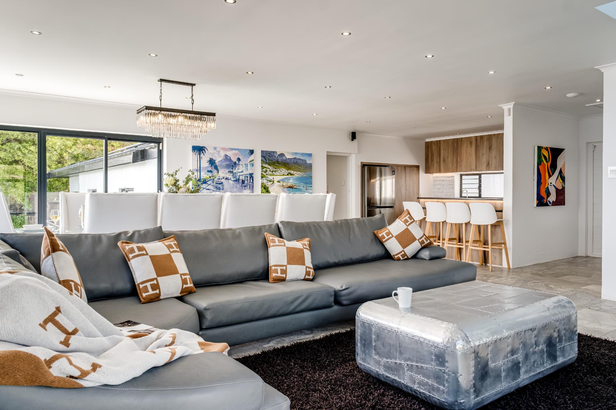 Camps Bay Holiday Villa with Sunset Views 5