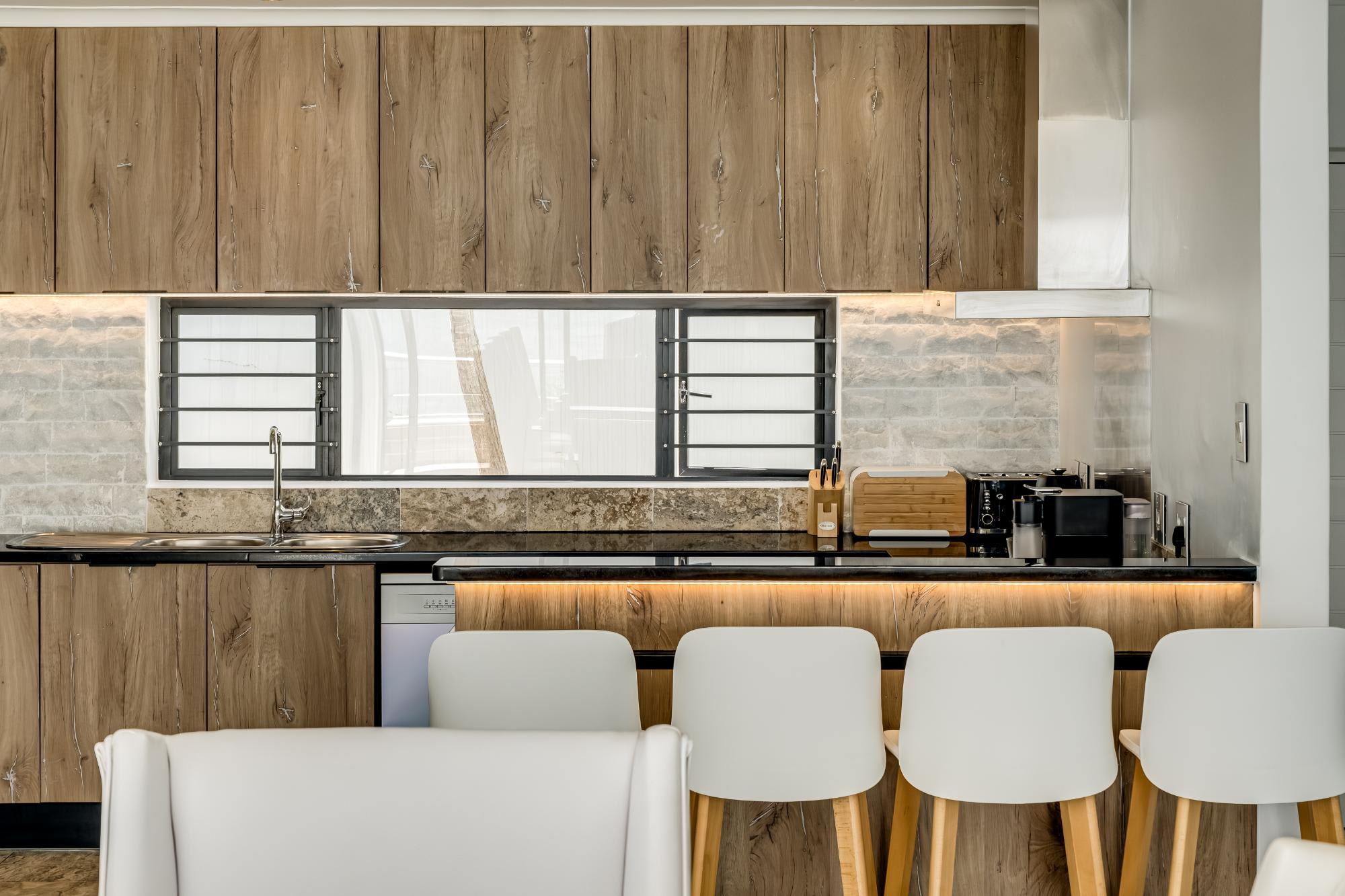 Camps Bay Holiday Villa with Sunset Views 9