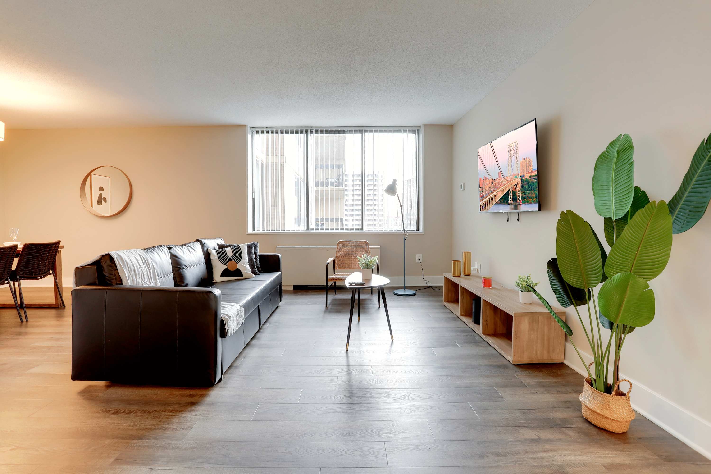 Comfort And Convenience - Chic Urban Hideaway - Arlington, VA