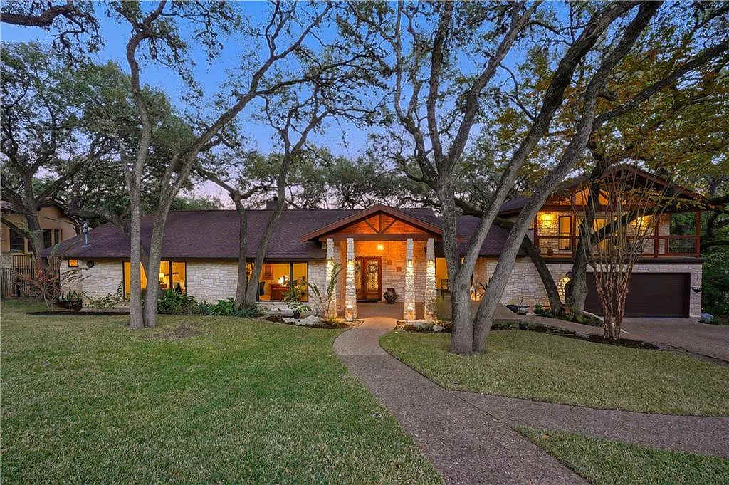 Lake, Large Deck & Firepit | Lake Austin Treehouse