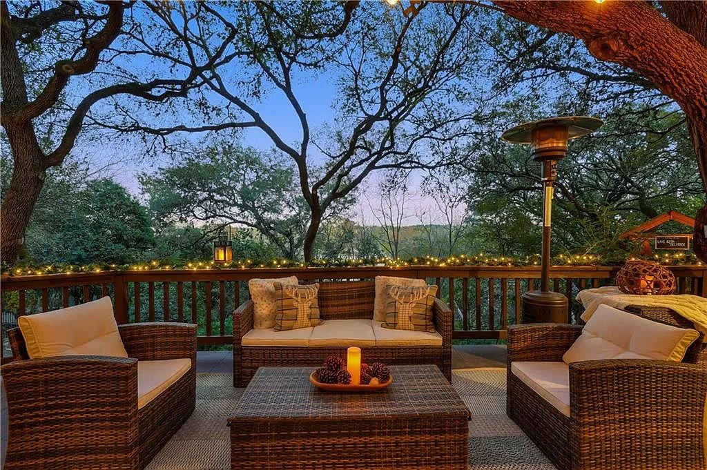 Lake, Large Deck & Firepit | Lake Austin Treehouse