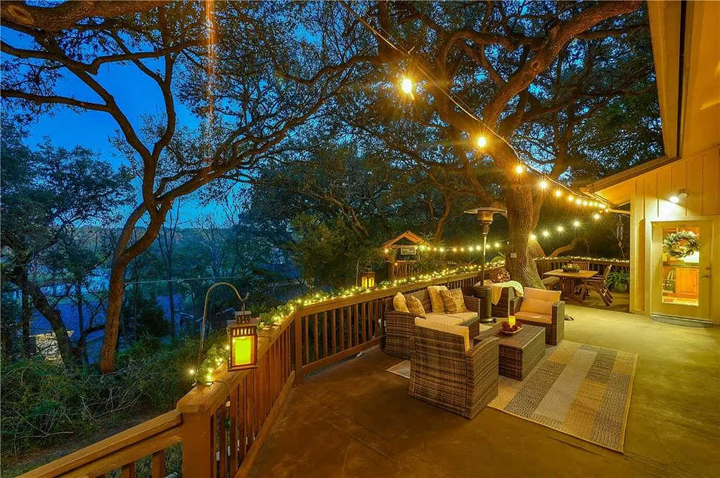 Lake, Large Deck & Firepit | Lake Austin Treehouse