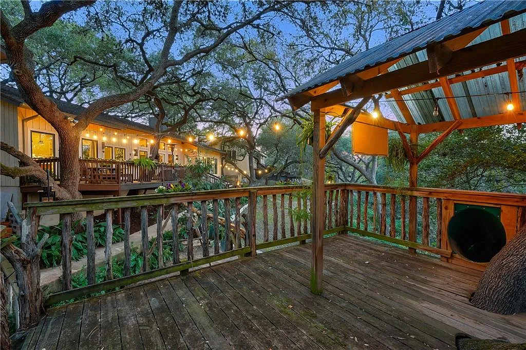 Lake, Large Deck & Firepit | Lake Austin Treehouse