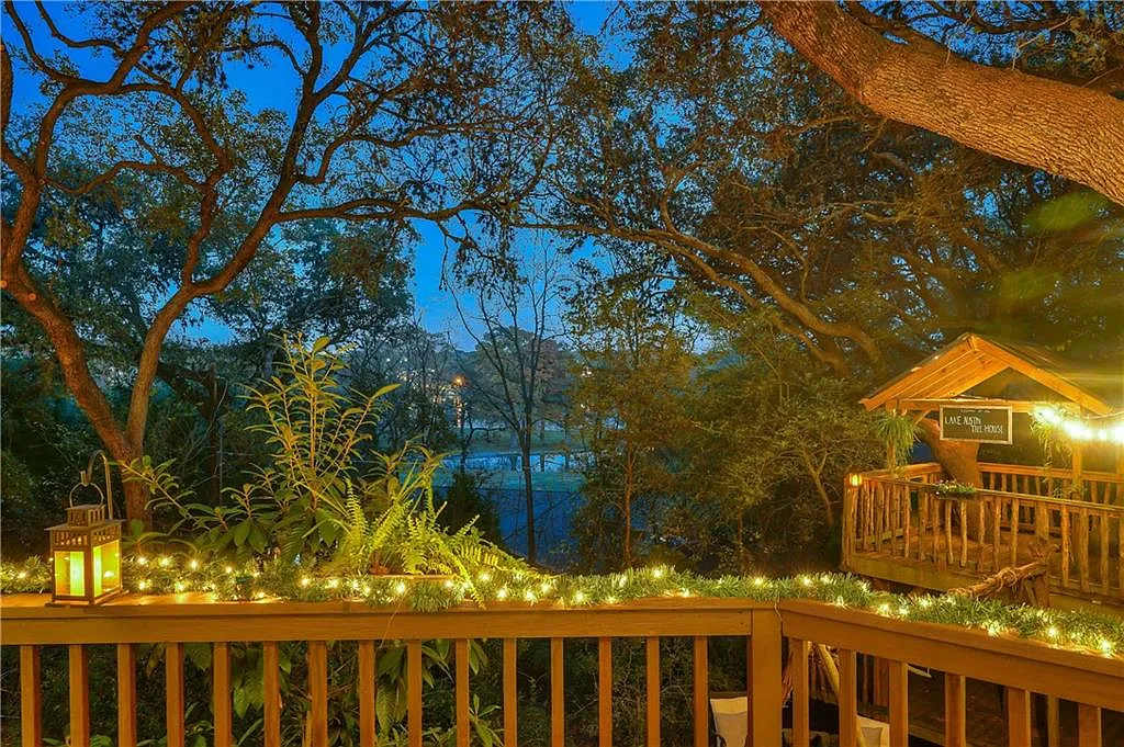 Lake, Large Deck & Firepit | Lake Austin Treehouse