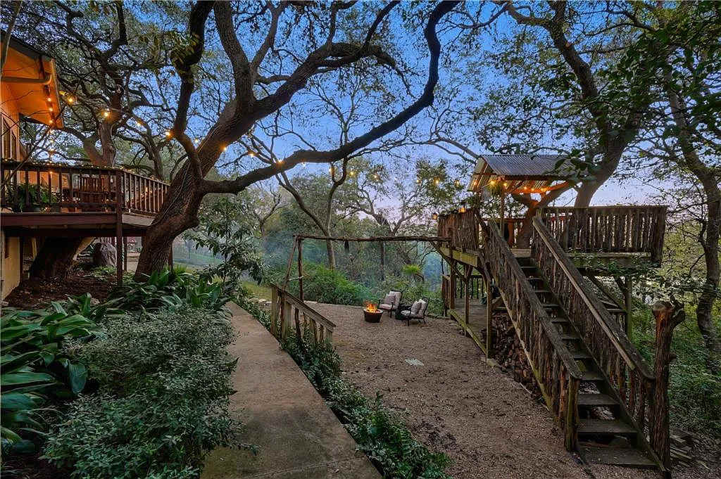 Lake, Large Deck & Firepit | Lake Austin Treehouse