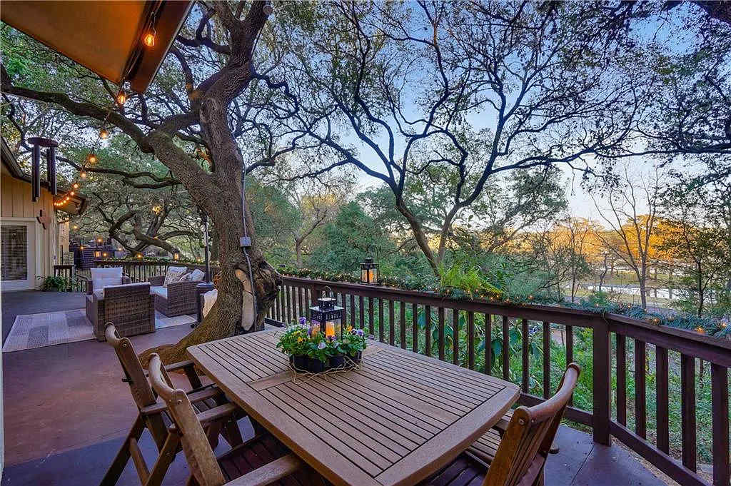 Lake, Large Deck & Firepit | Lake Austin Treehouse