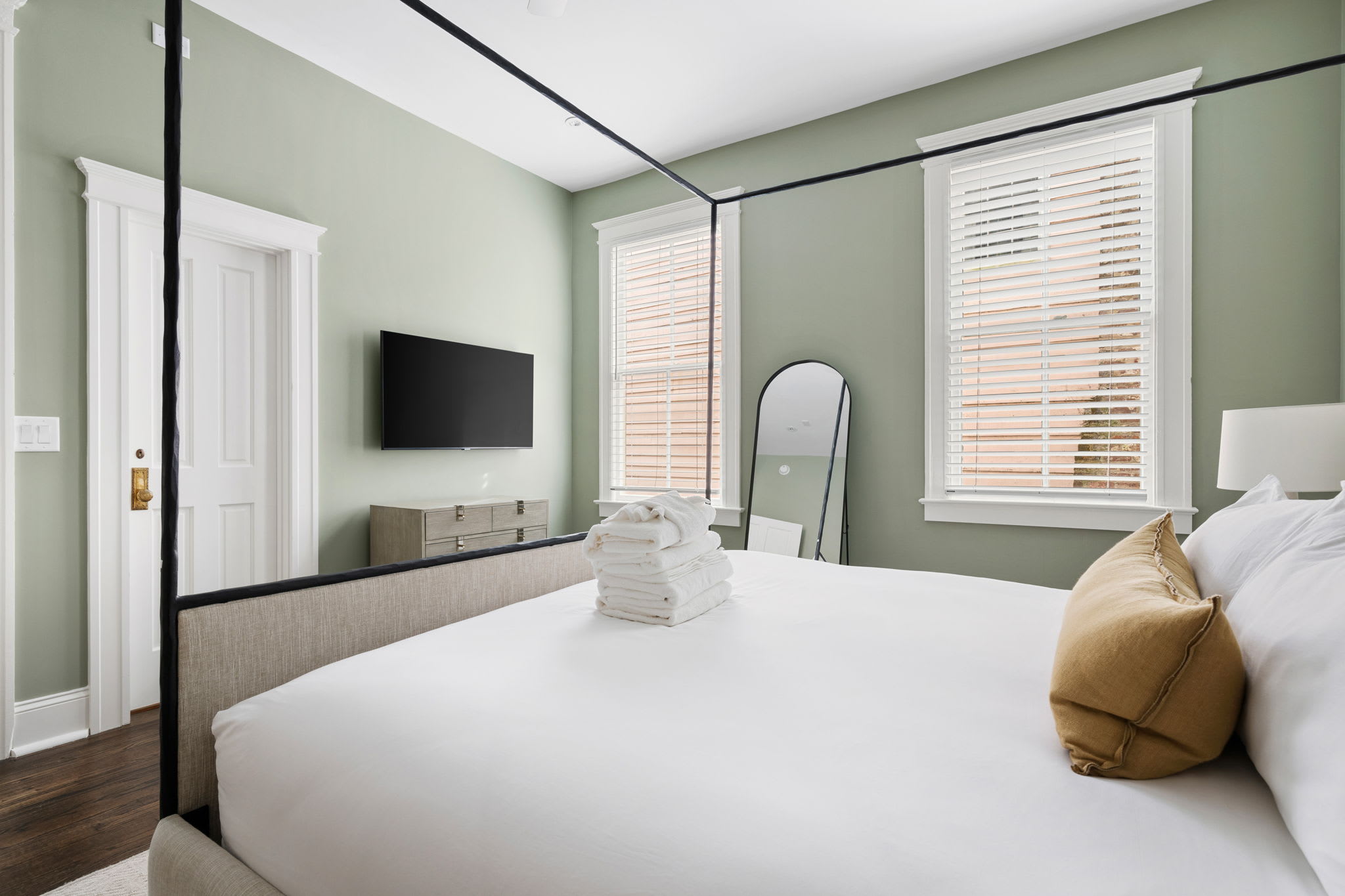 The Gardenia House | Unit A | Sleeps 7