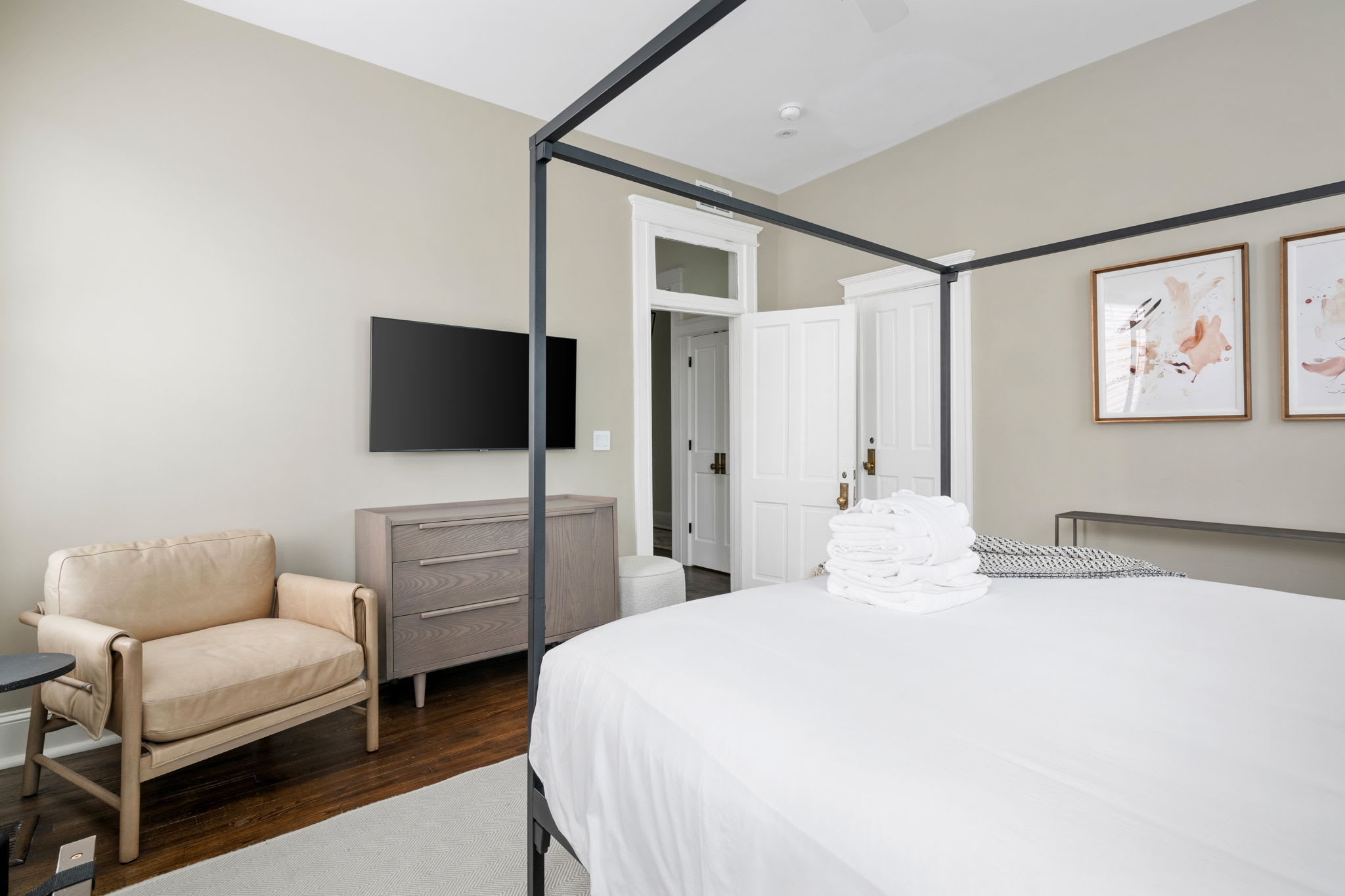 The Gardenia House | Unit A | Sleeps 7