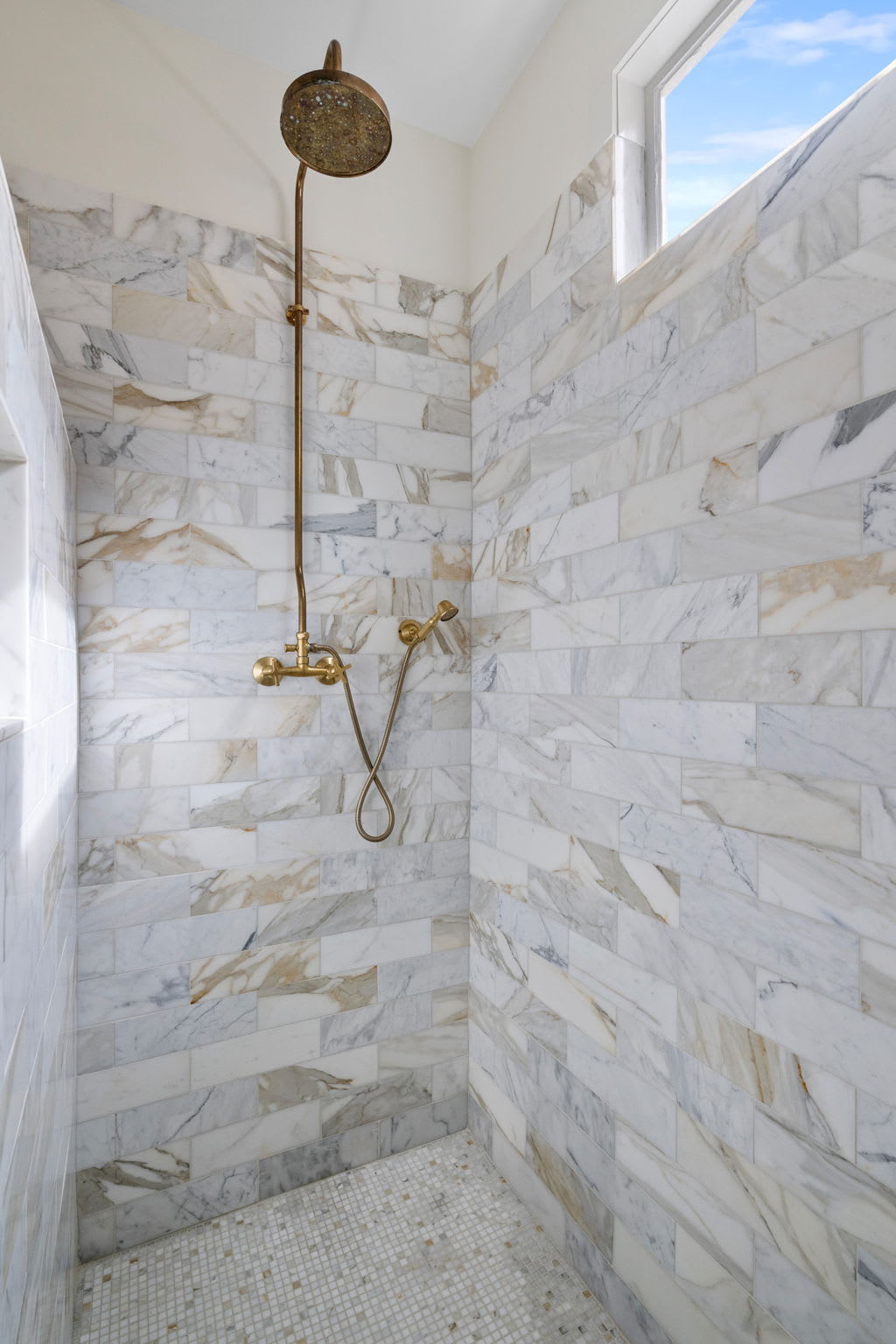 The Gardenia House | Unit A | Sleeps 7