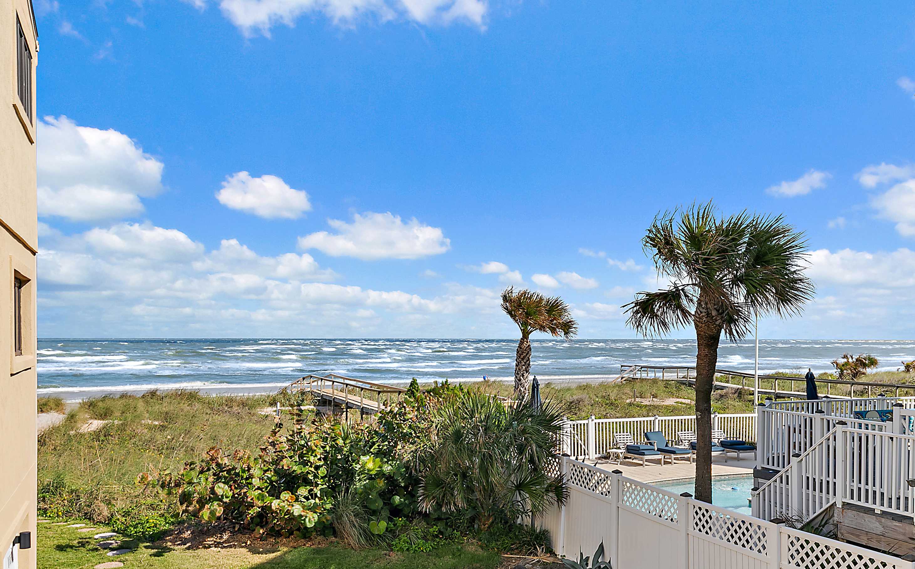 Oceanfront Condo, OnSite Pool | Beach Daze