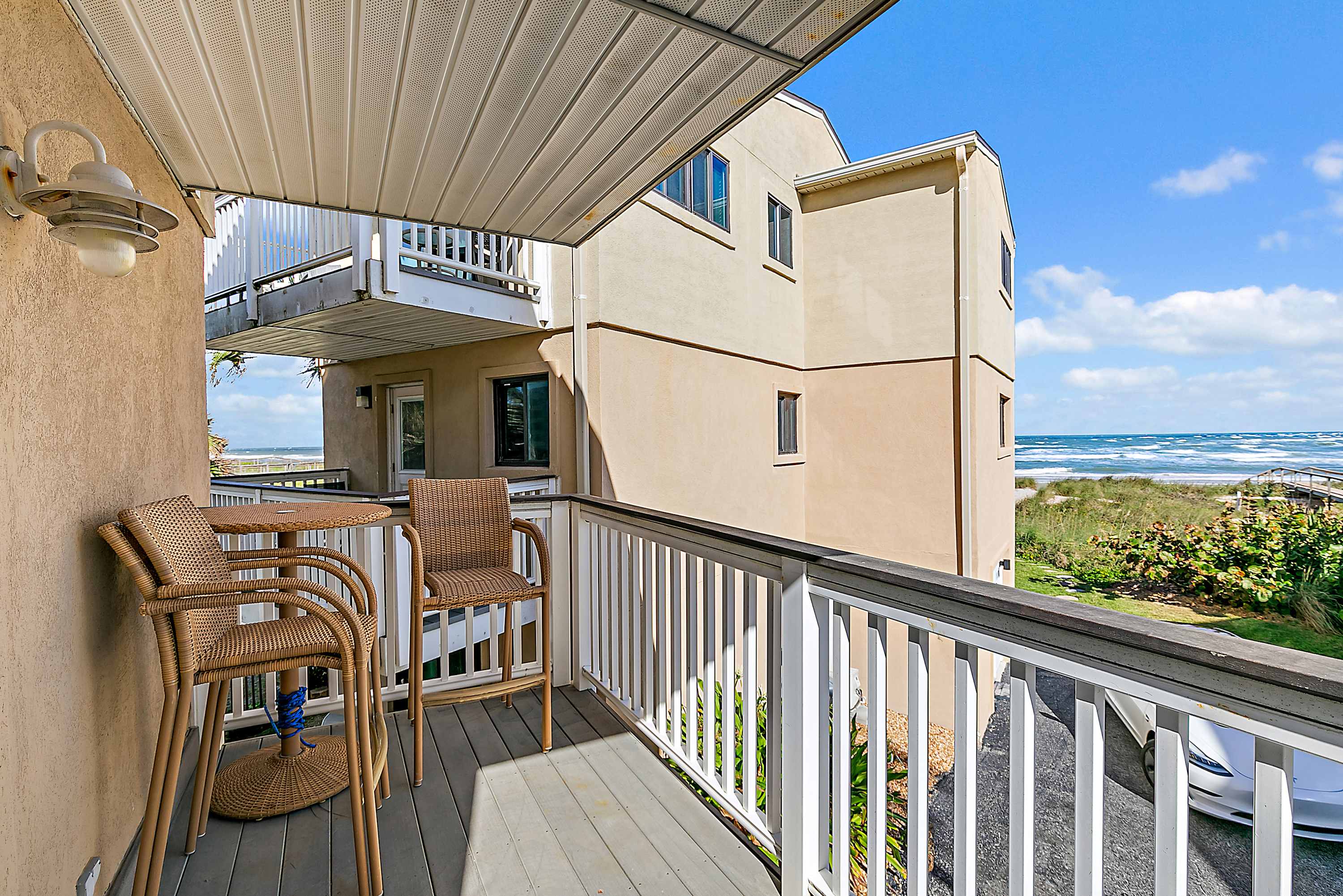 Oceanfront Condo, OnSite Pool | Beach Daze