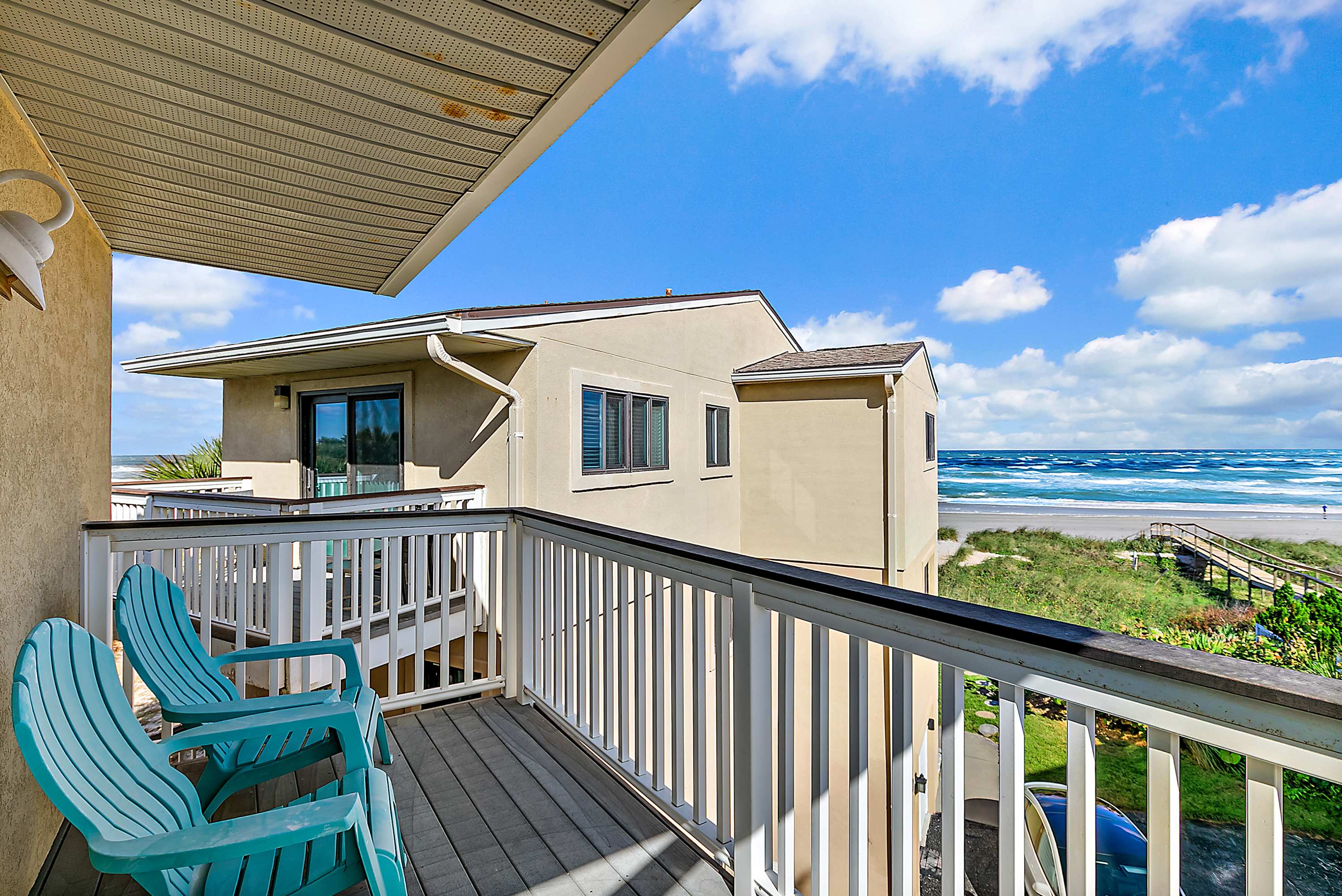 Oceanfront Condo, OnSite Pool | Beach Daze