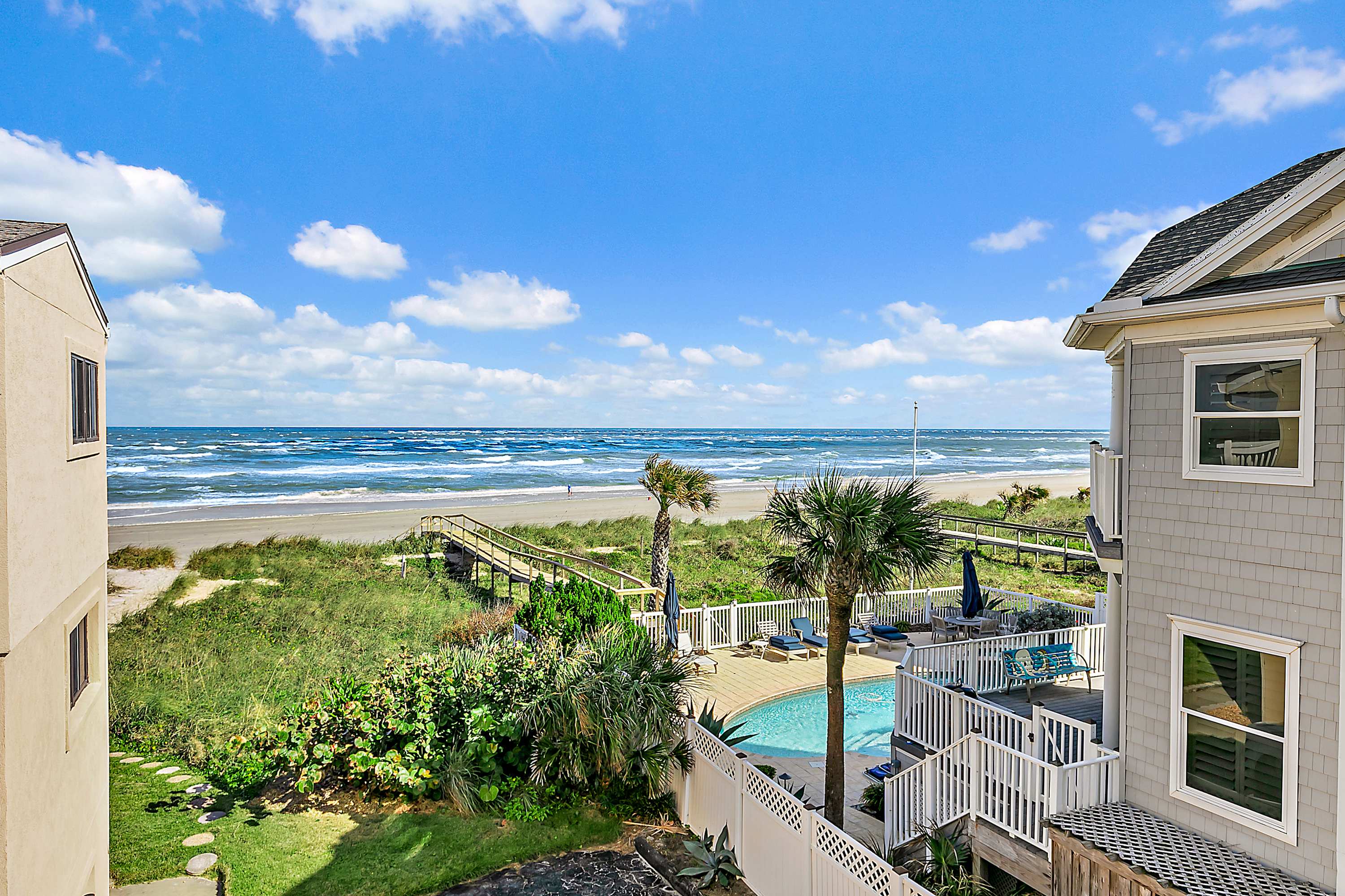 Oceanfront Condo, OnSite Pool | Beach Daze