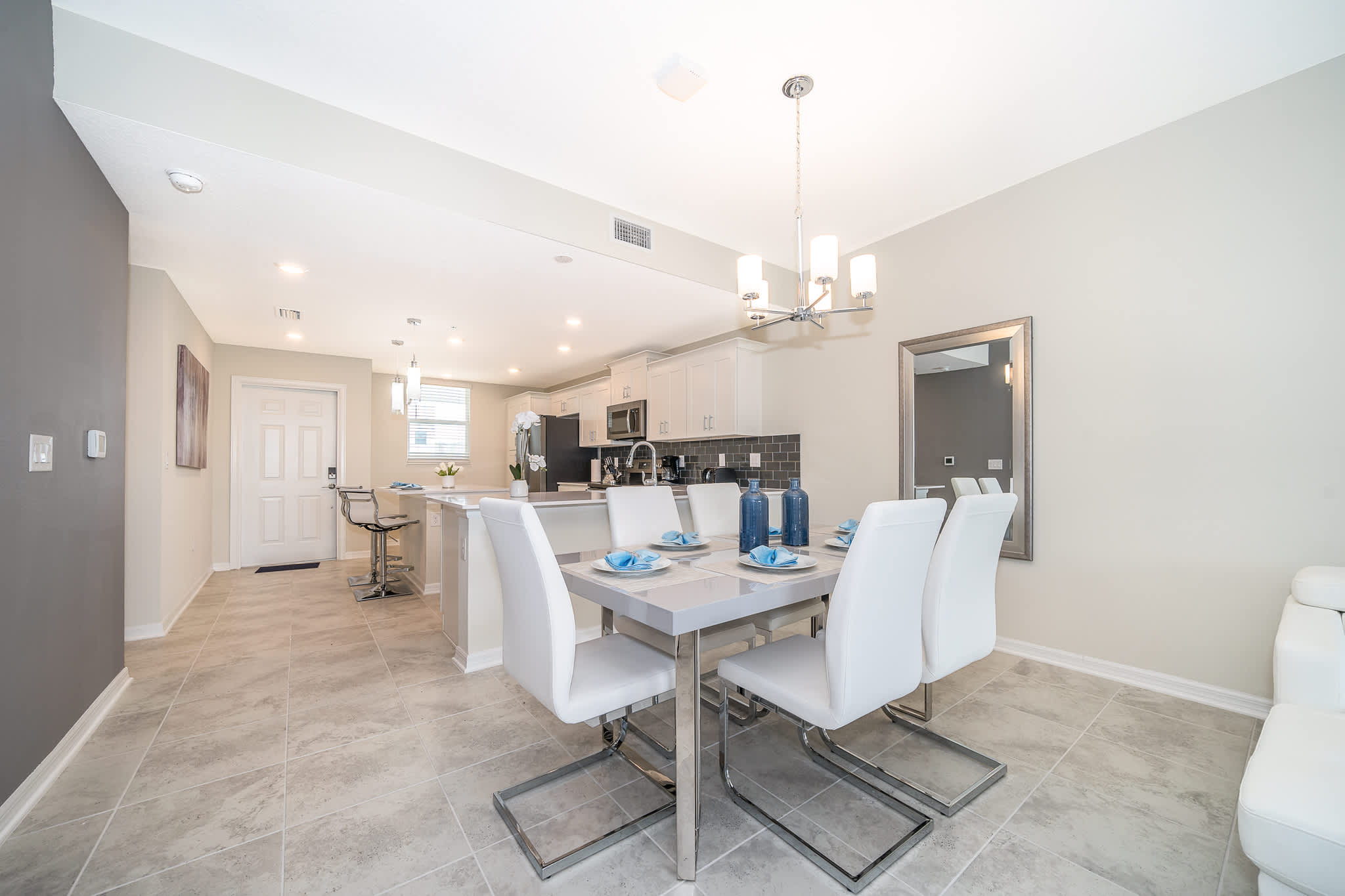Elegant 2Bed Condo in Storey Lake, Prime Location