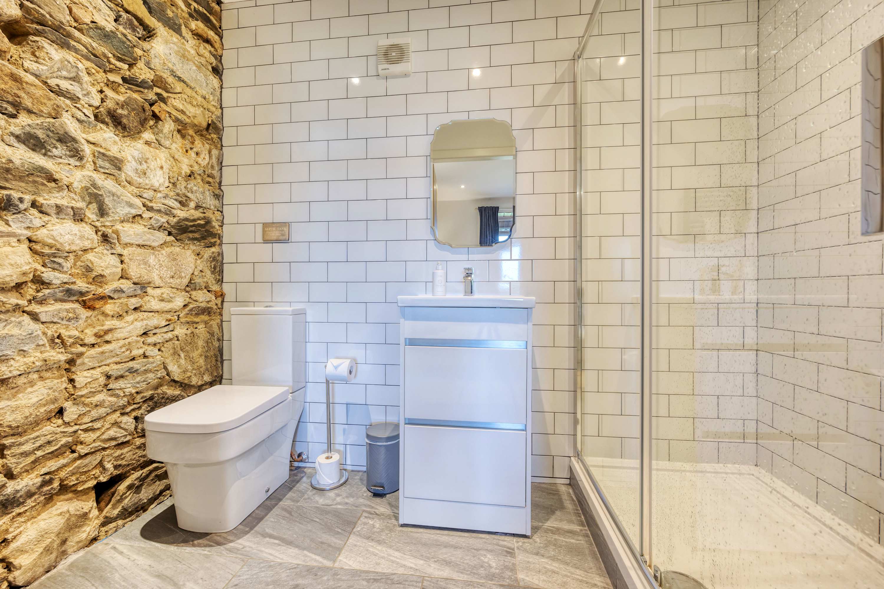 Blar Cottage (Private Sauna + Fast Starlink Wifi) in Rockhill Farm PA33 1BH - Property image 18 - VivreStays